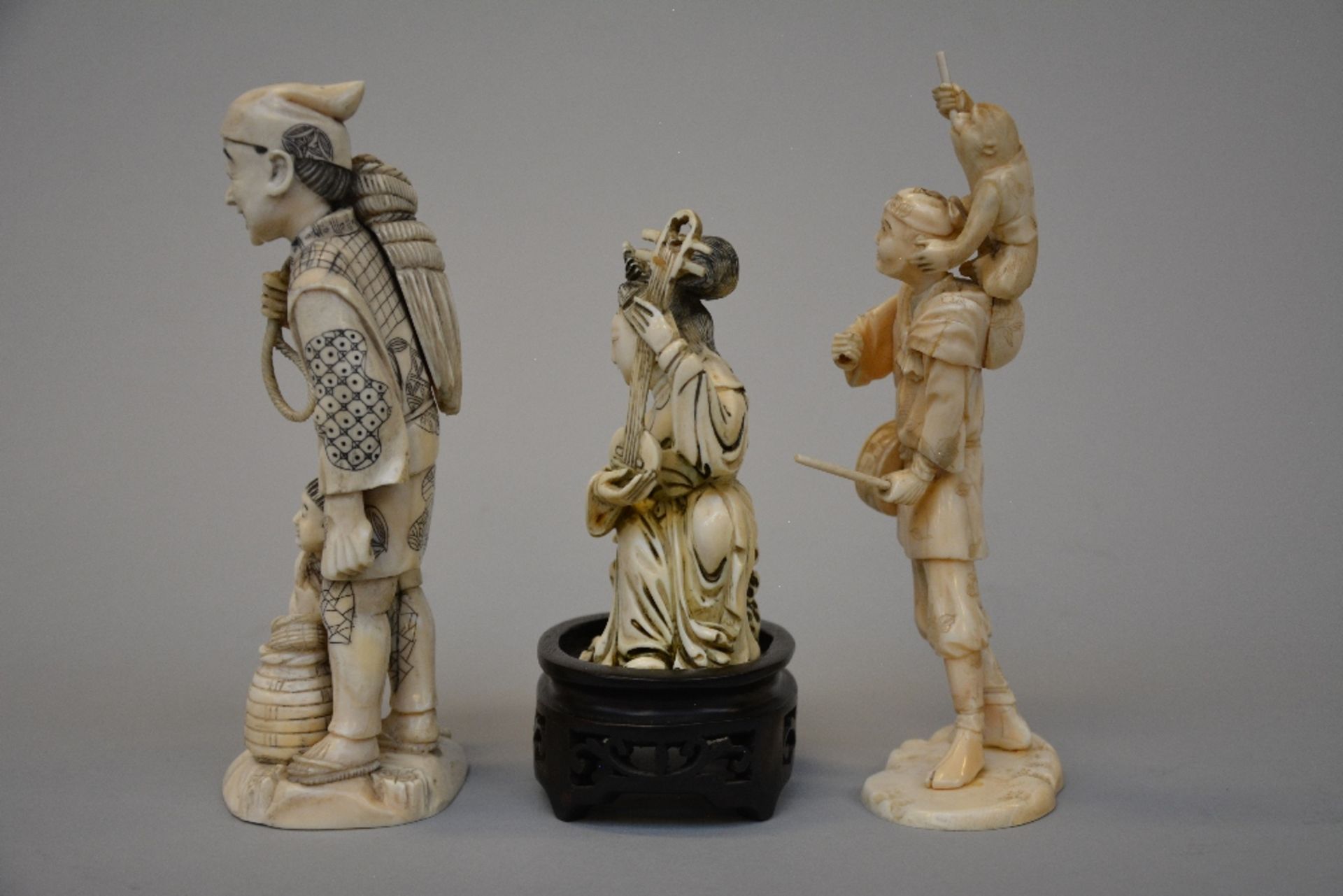 Two Japanese ivory okimono figures of a peddler with son and a street musician with monkey, both - Image 2 of 5