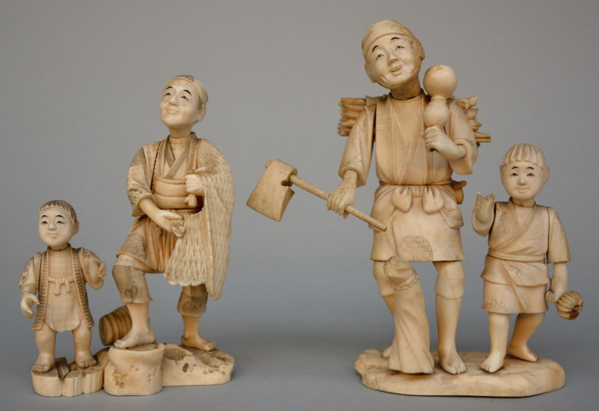 Three Japanese ivory okimino figures of father and son, scrimshaw decorated, Meiji period, H 19 - Image 4 of 6