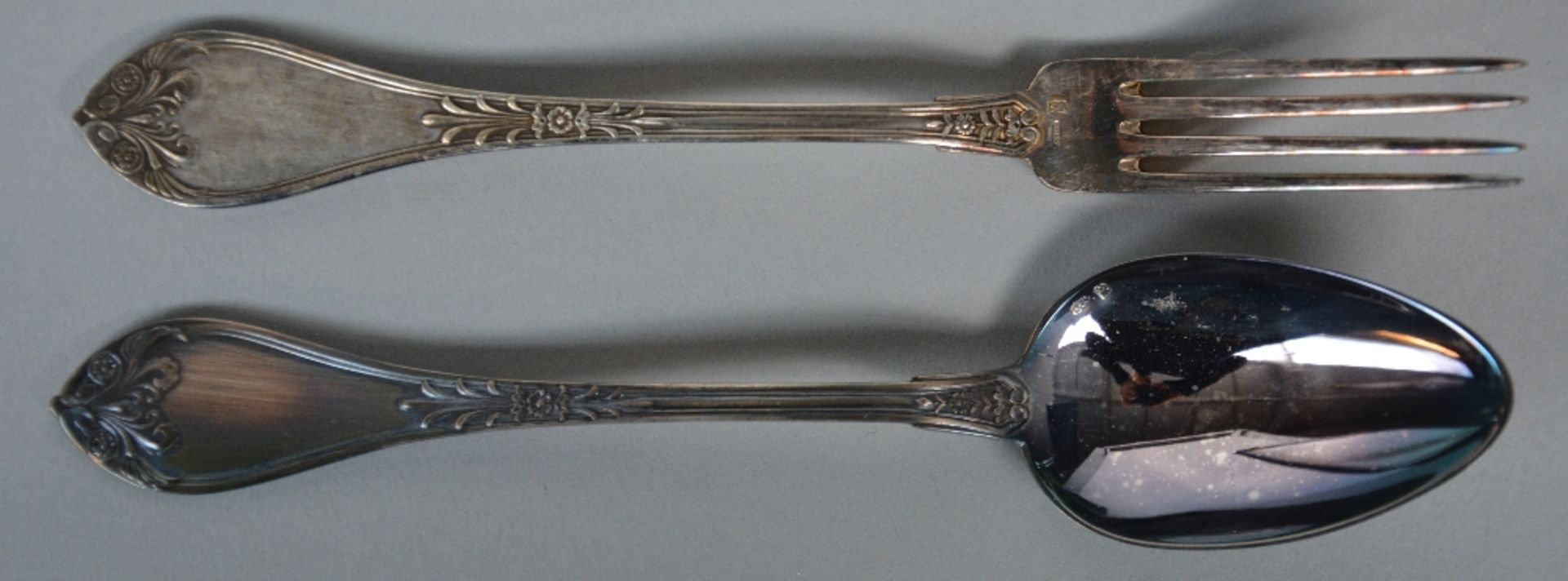 A twelve-piece French Restauration style silver cutlery set, 800/000, maker's mark Wolfers, - Bild 3 aus 12