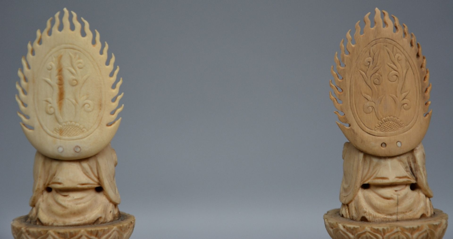 A pair of bone sculptures of Buddha sitting on a Qilin, first half of 20thC, H 26 cm - Bild 11 aus 12