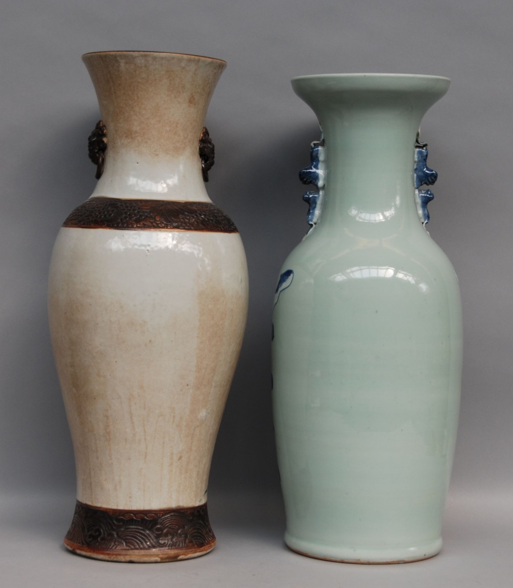 Two Chinese blue and white vases, 19thC, H 59,5 (crack in the bottom) - H 61,5 cm - Bild 3 aus 8