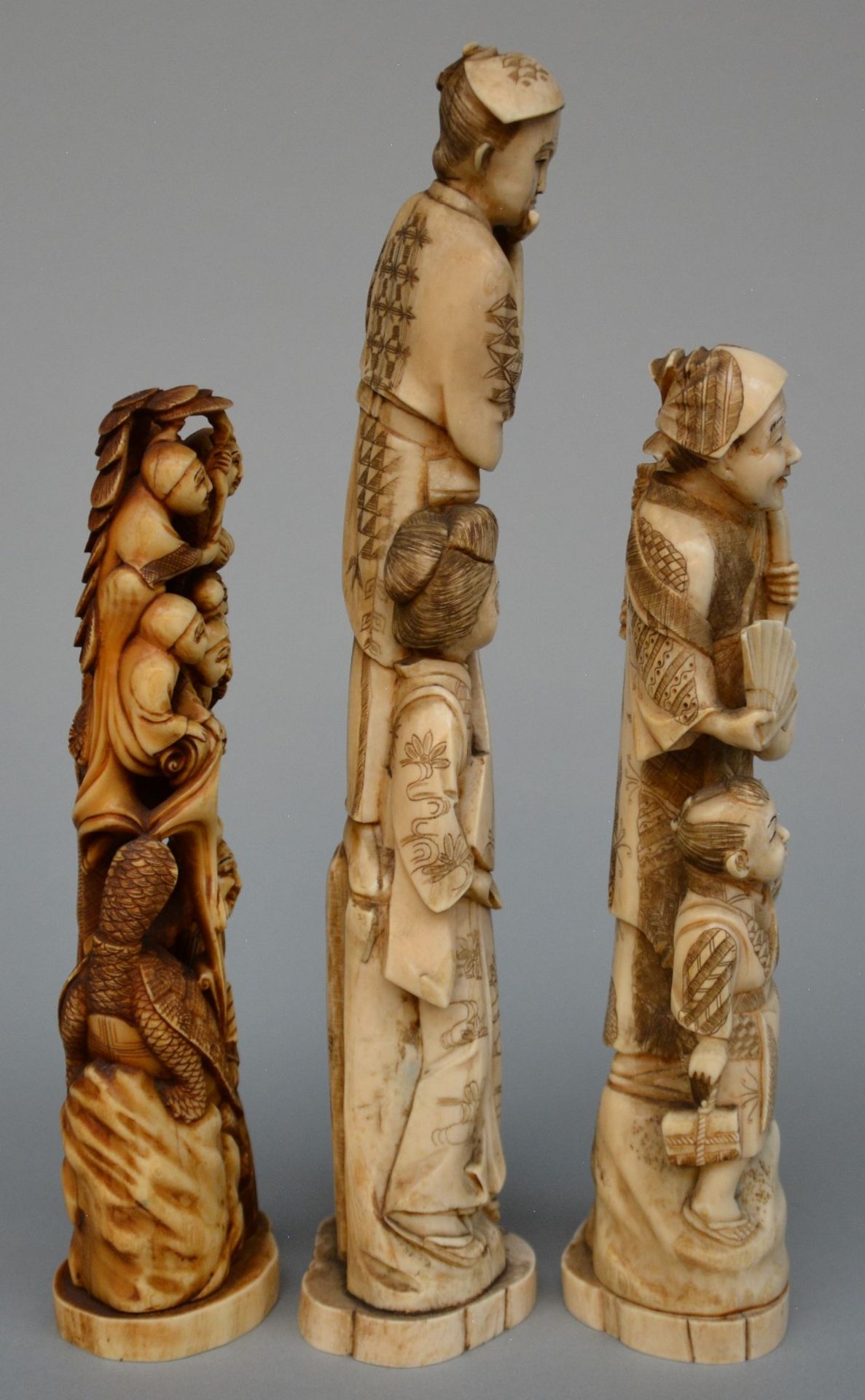 Three Japanese ivory okimono, scrimshaw decorated and tinted, Meiji period, H 29,5 cm - Weight 618 g - Image 4 of 5