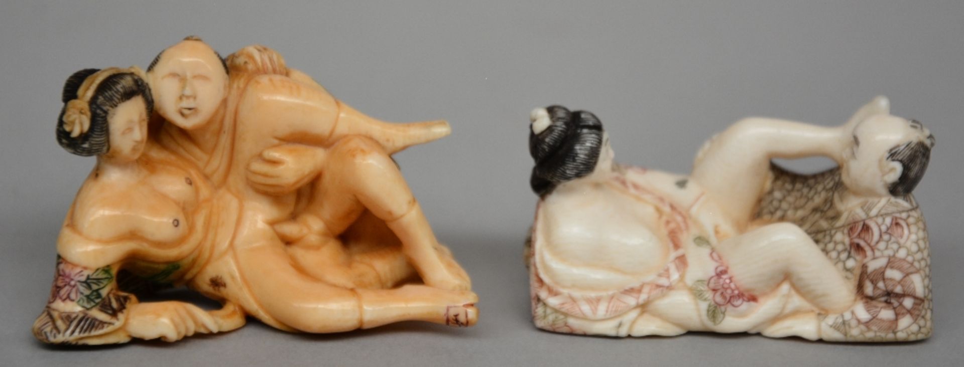 Five ivory erotic sculptures, Japanese style, scrimshaw decorated, first half of 20thC, H 3 - 7 - Bild 6 aus 10