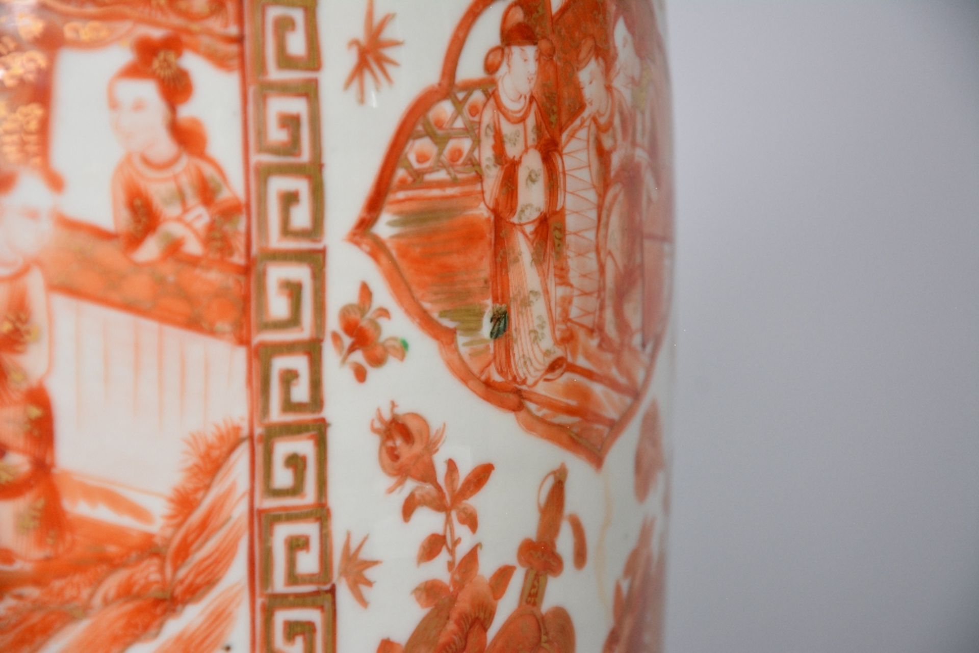 A pair of Chinese vases with iron-red upperglaze, painted with court scenes, first half of 19thC, - Bild 10 aus 10