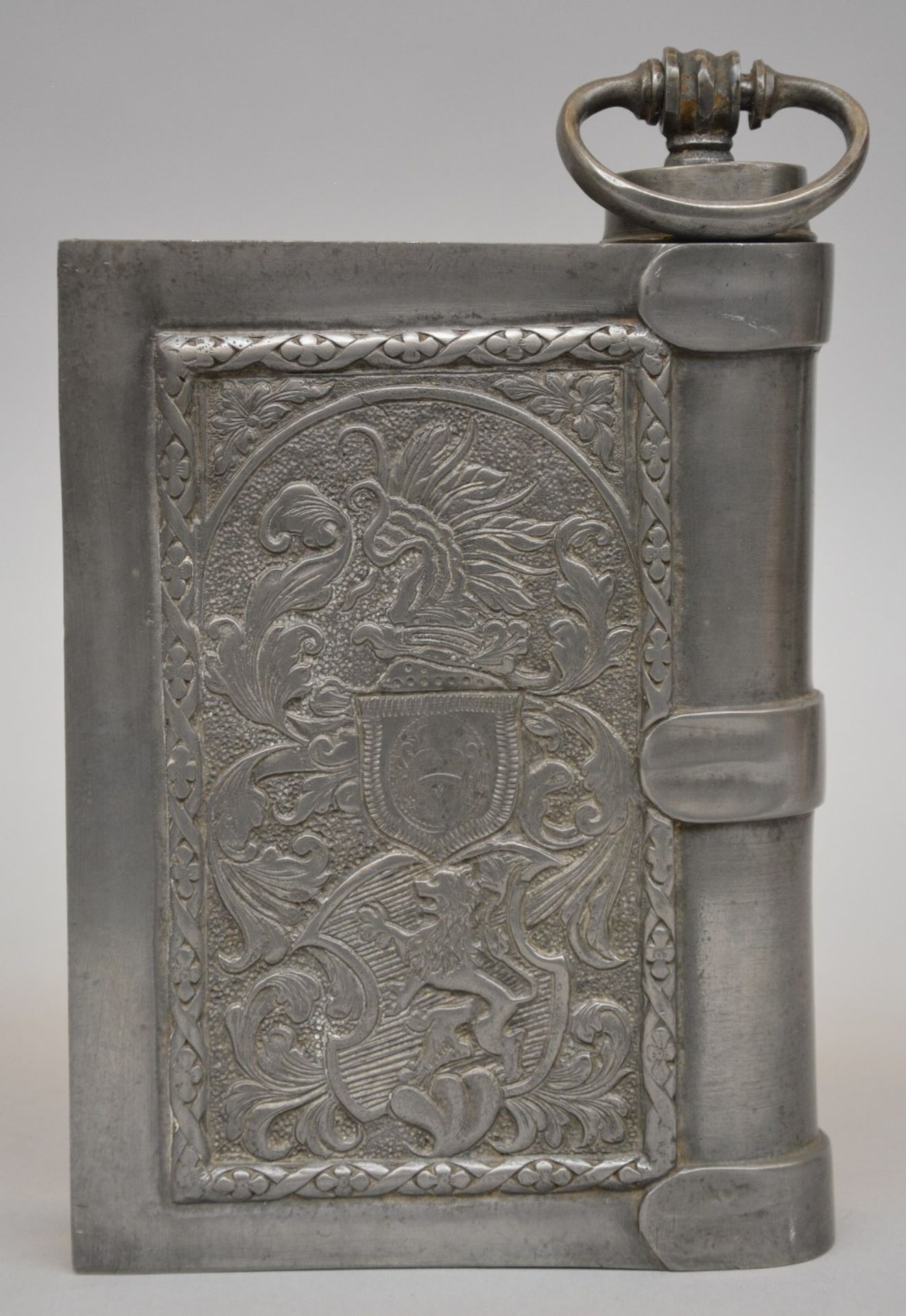 A 19thC French pewter feet warmer and a ditto food recipient, H 6 - W 26 - D 15cm / H 23 - - Bild 3 aus 9