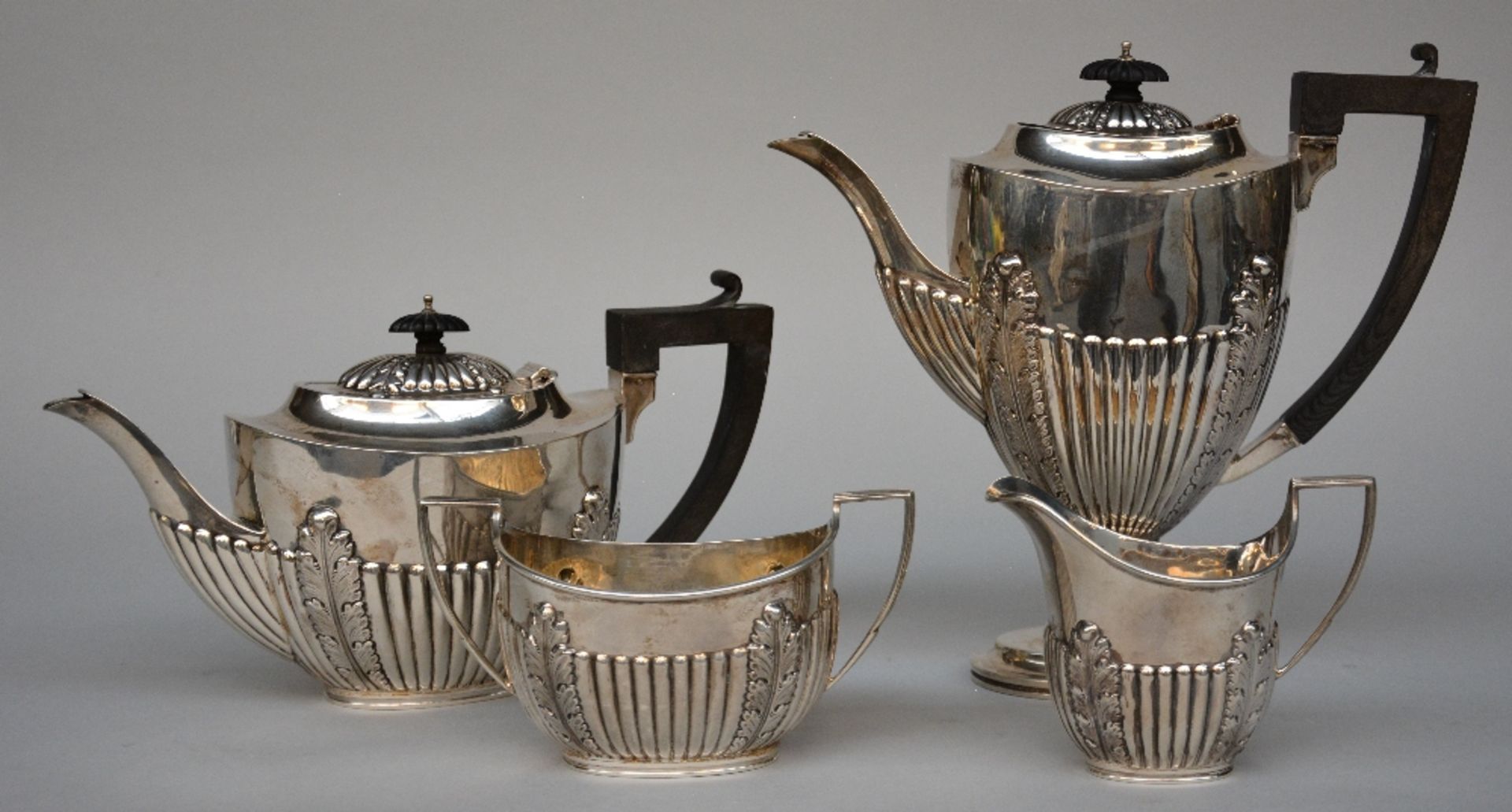 A four-piece R¨¦gence-style silver coffee and tea set, hallmark London, dated 1909, H 9,5 - 25,5 cm,