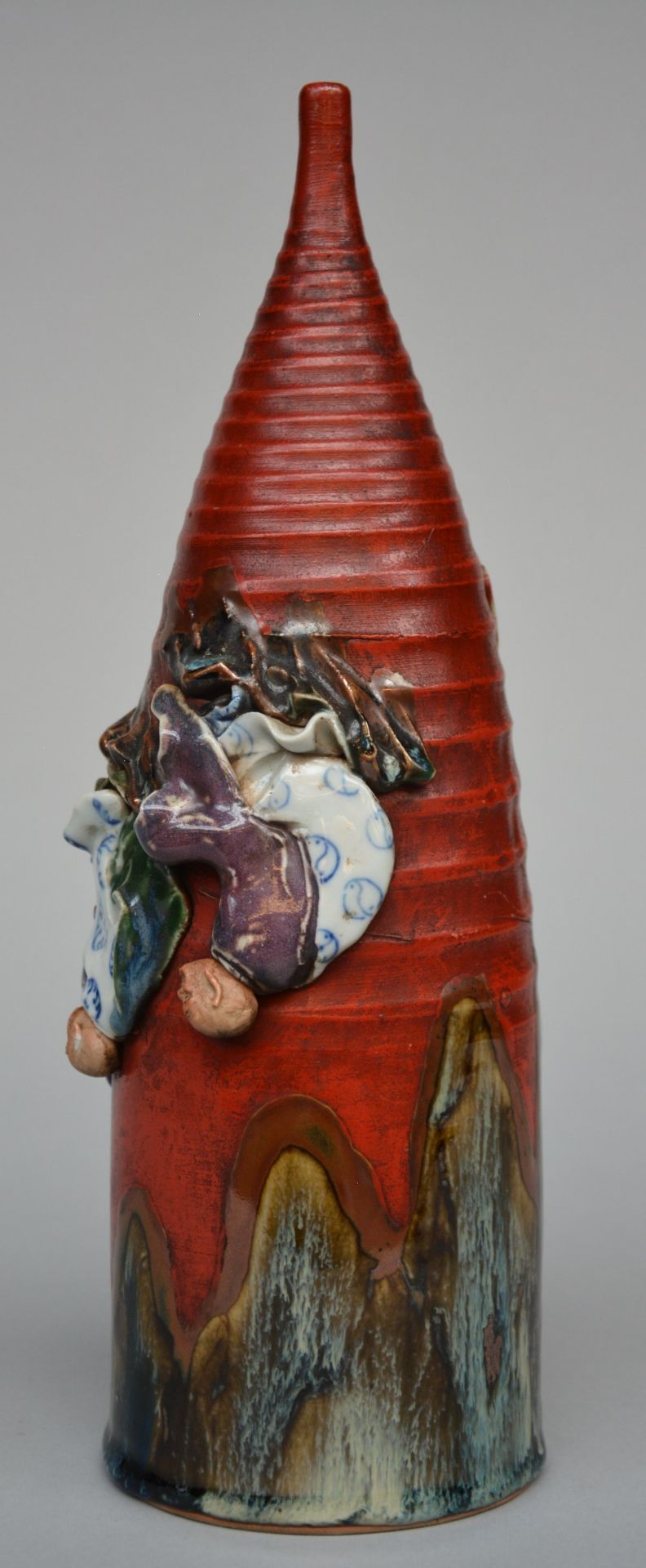 A Sumida Gawa vase, Japan, flambé glazed, polychrome and relief decorated with figures, marked, - Bild 5 aus 10
