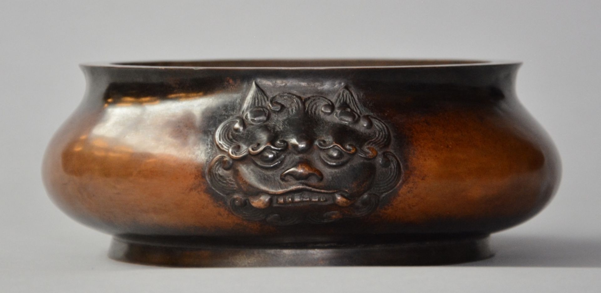 A Chinese bronze censer with lion mask handles with an apocryphal Zhengde mark, probably Qing - Image 5 of 10