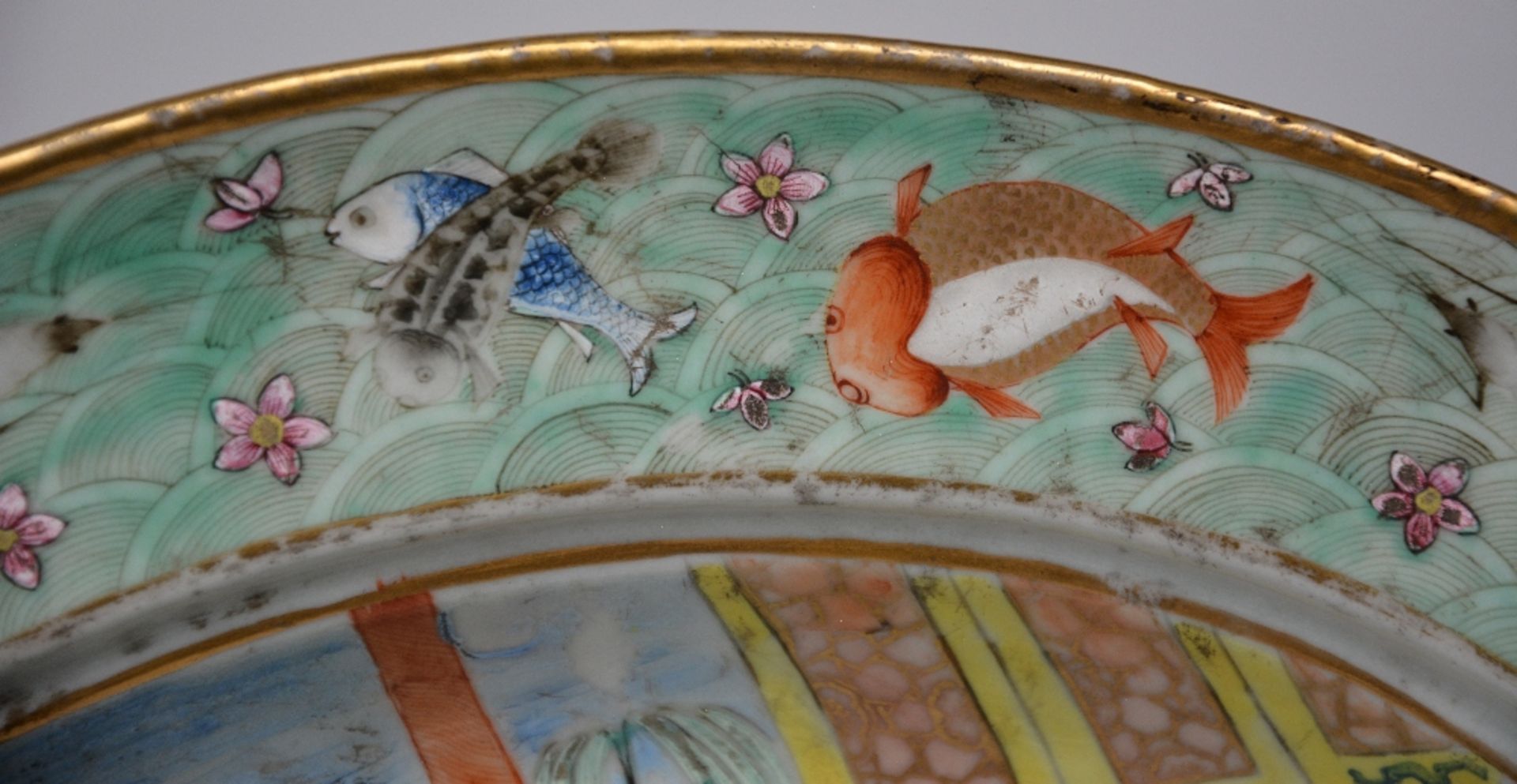 An exceptional Chinese oval dish, famille rose, decorated with a genre scene and fish, 18thC, H - Image 4 of 5