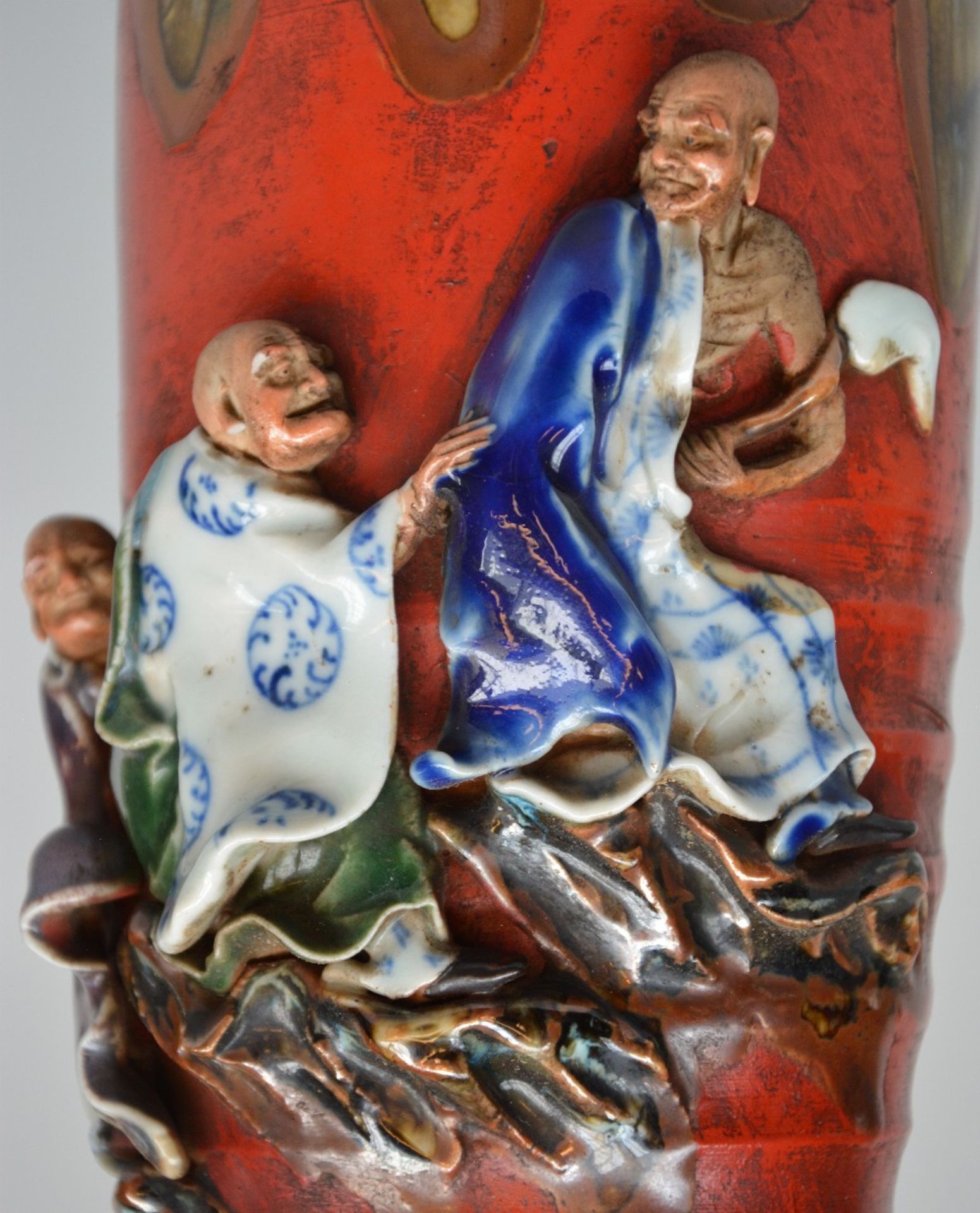 A Sumida Gawa vase, Japan, flambé glazed, polychrome and relief decorated with figures, marked, - Bild 6 aus 10