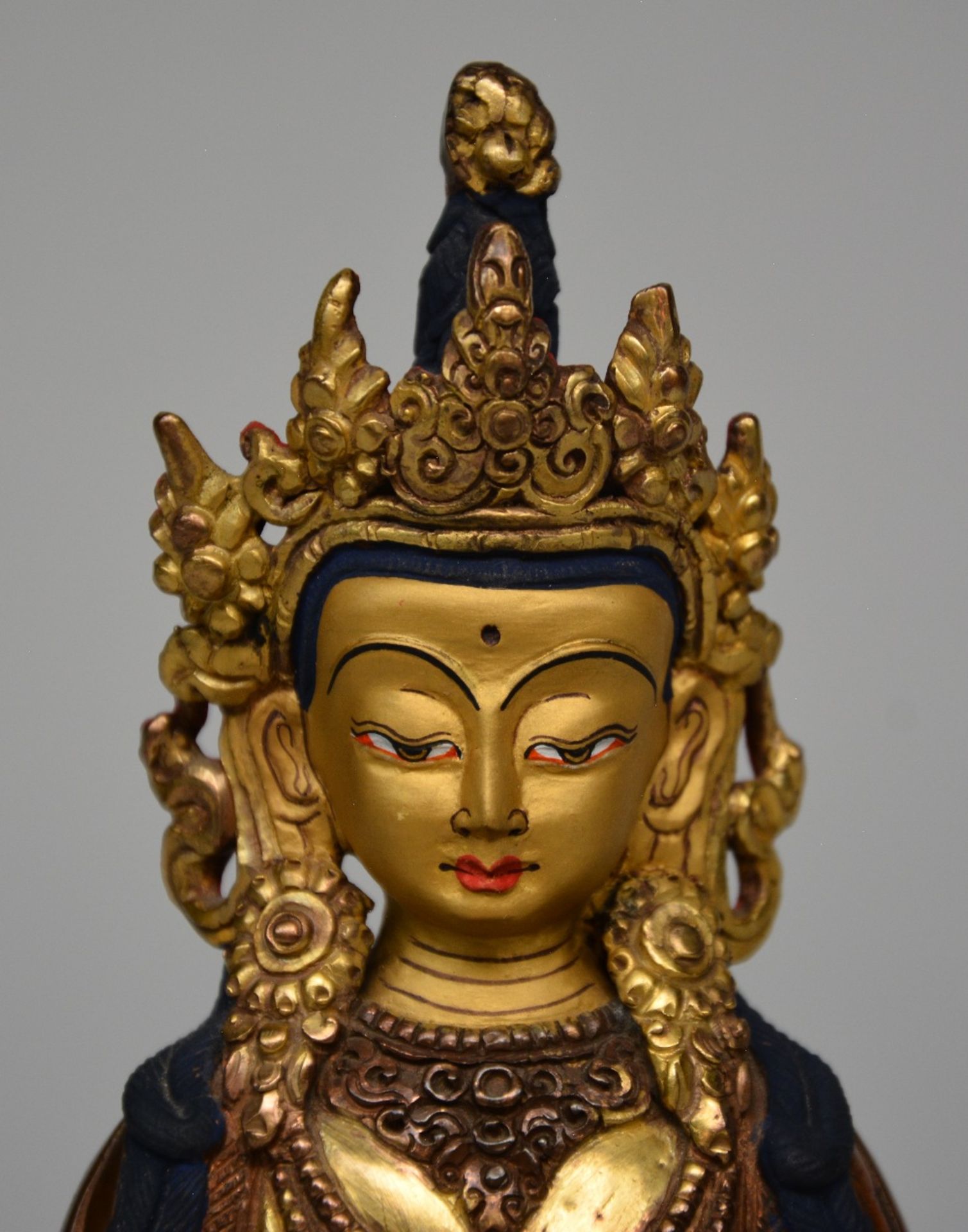 A Tibetan gilt bronze Buddha, H 20 cm - Image 6 of 6