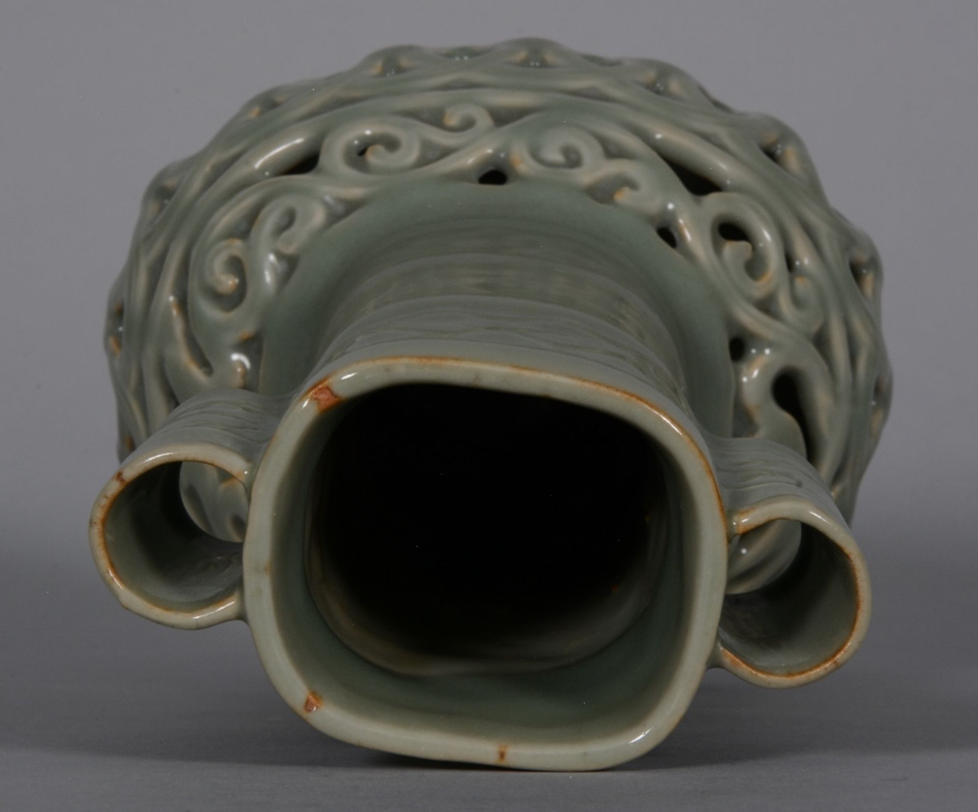 A Chinese archaic pierced "Song" vase, H 26 cm - Image 5 of 8