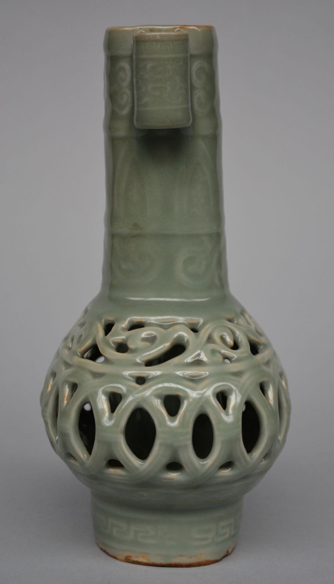A Chinese archaic pierced "Song" vase, H 26 cm - Image 4 of 8