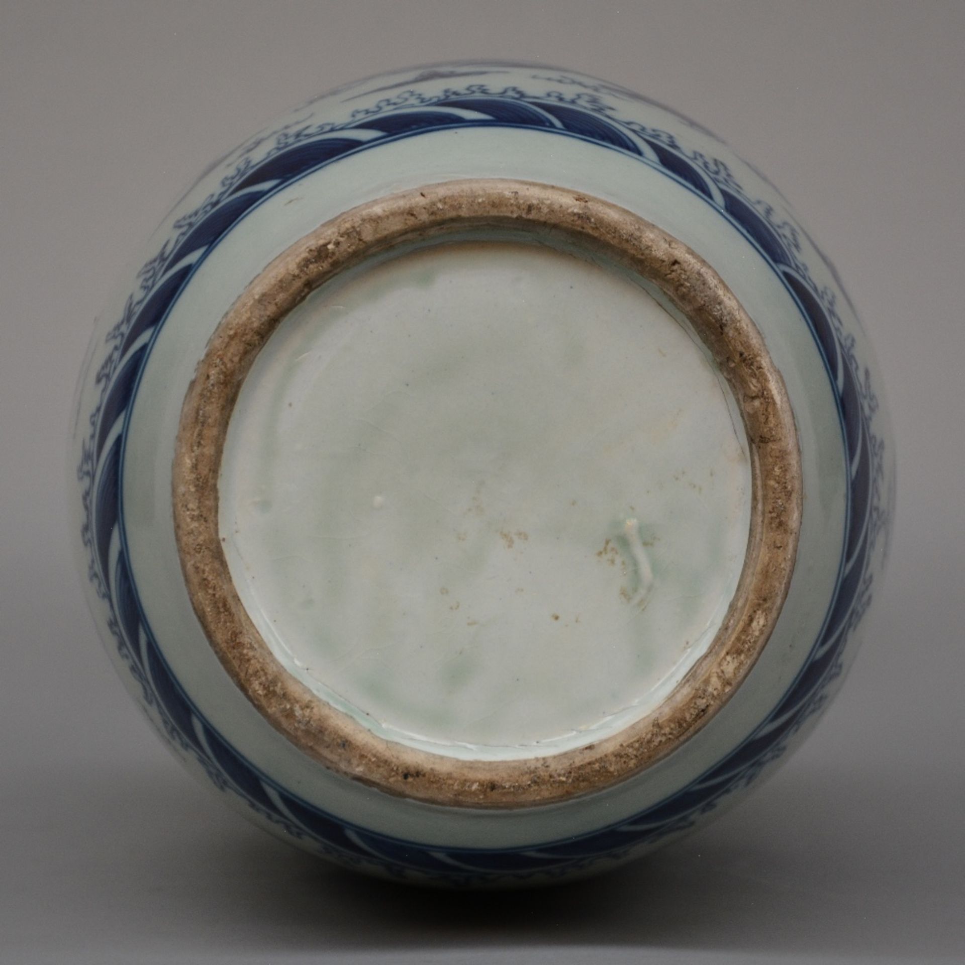 A Chinese blue and white vase, decorated with dragons, H 55,5 cm (minor chips on the rim and some - Image 6 of 8