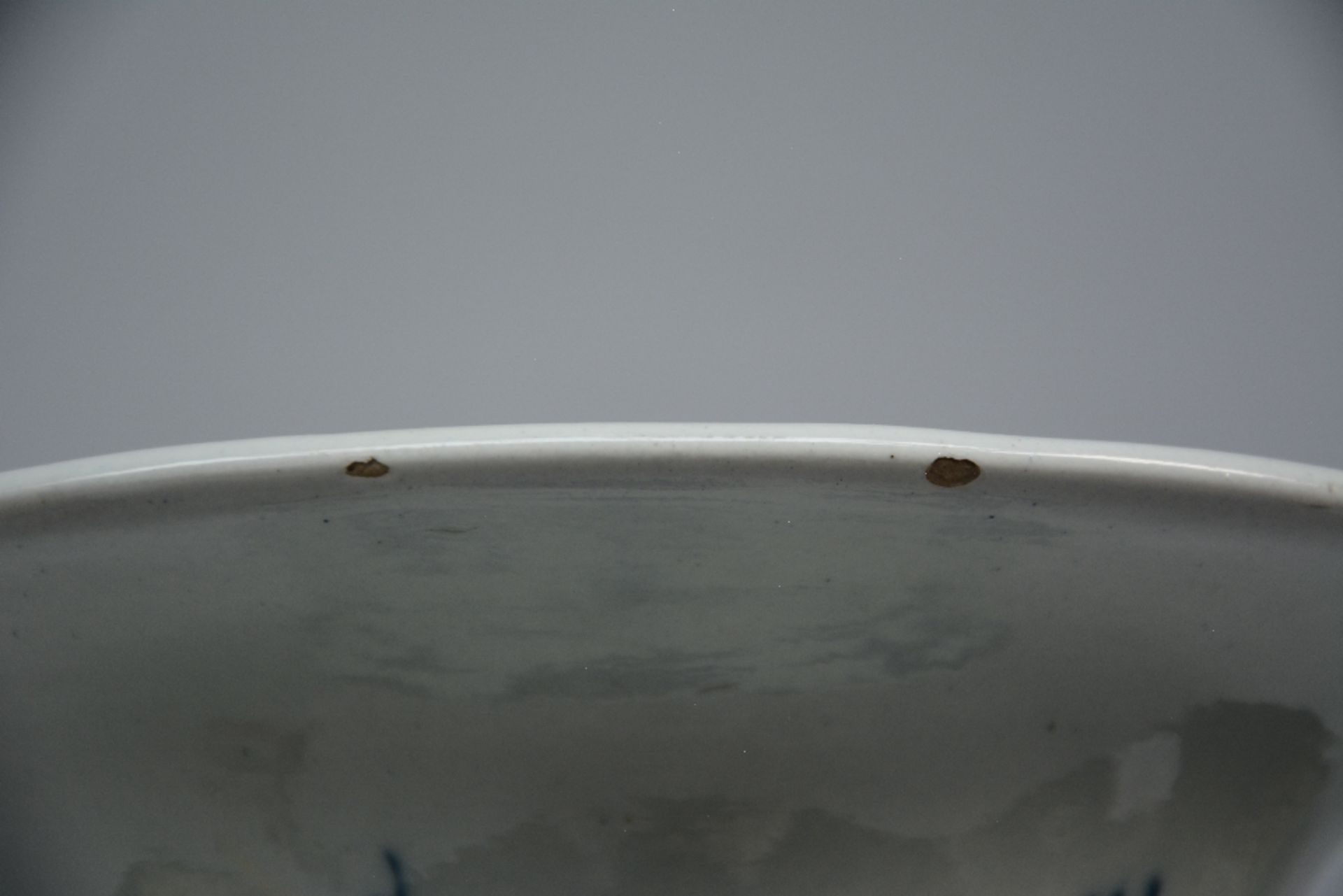 A Chinese blue and white vase, decorated with dragons, H 55,5 cm (minor chips on the rim and some - Image 8 of 8