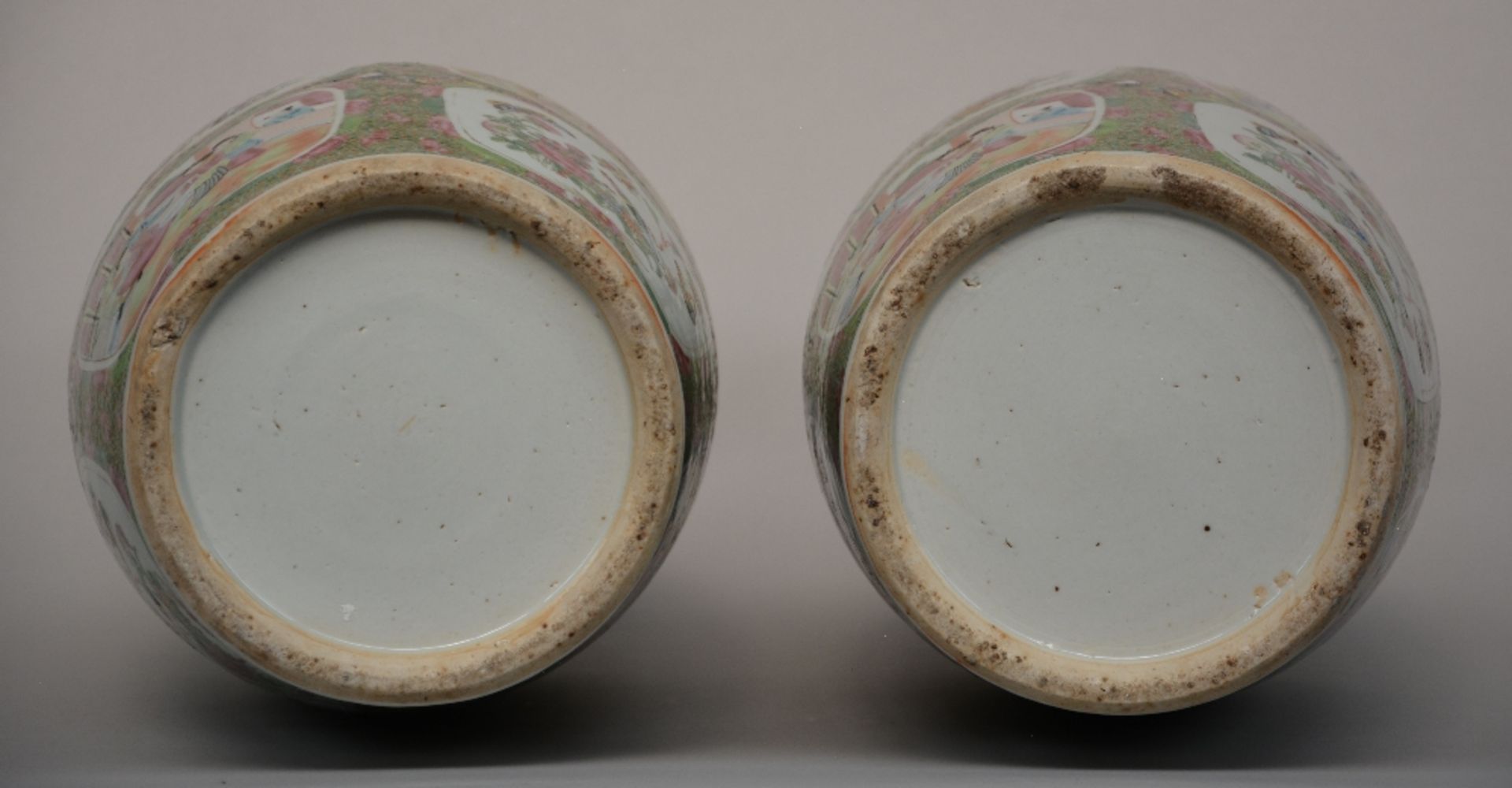 A pair of Chinese Canton vases with animated scenes and relief decoration, 19thC, H 61,5 cm (one - Image 6 of 10