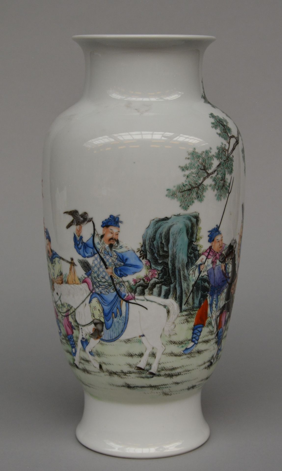 A Chinese polychrome decorated vase, painted with a hunting scene, marked, 20thC, H 36,5 cm - Image 4 of 9