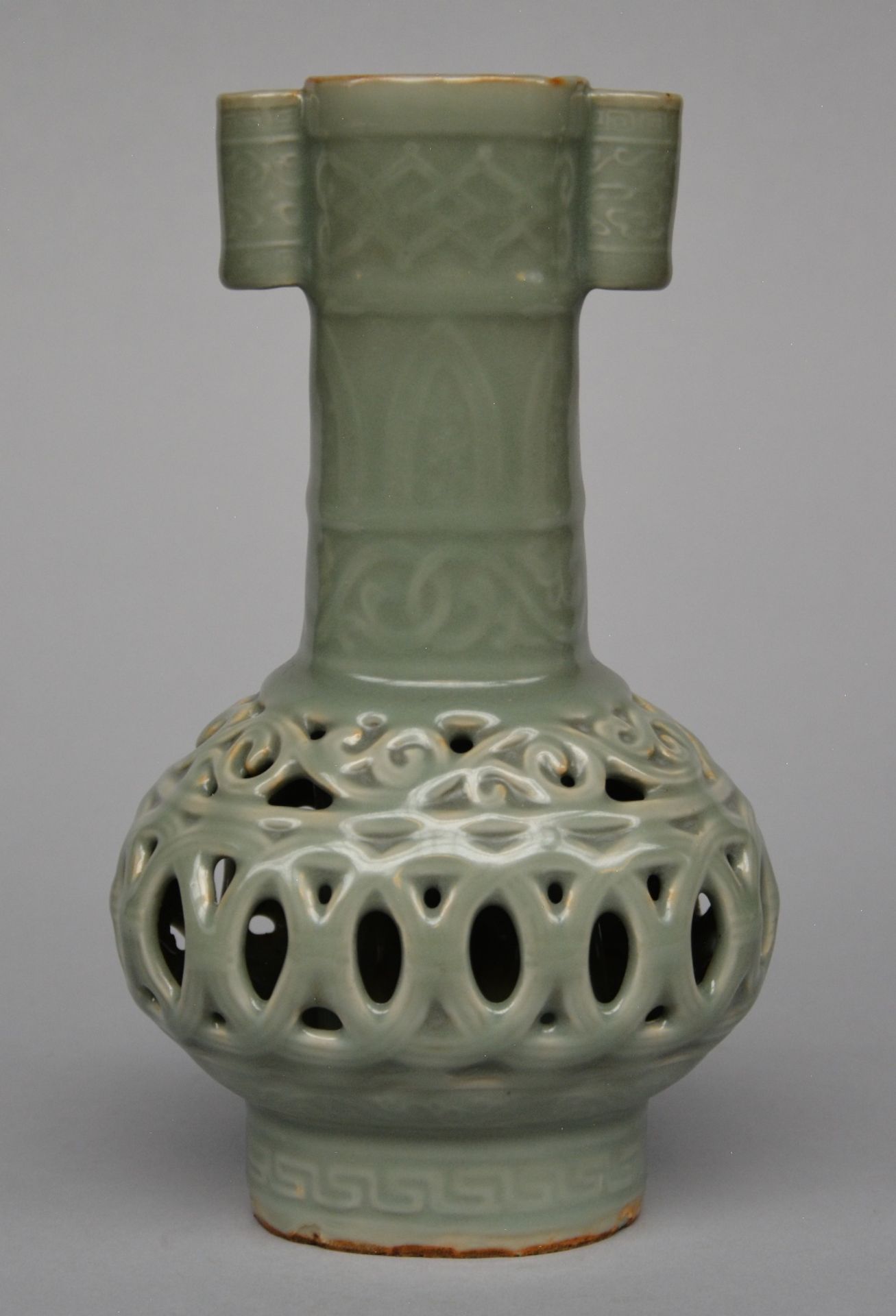 A Chinese archaic pierced "Song" vase, H 26 cm