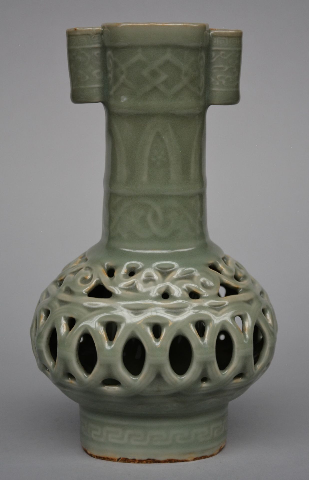 A Chinese archaic pierced "Song" vase, H 26 cm - Image 3 of 8