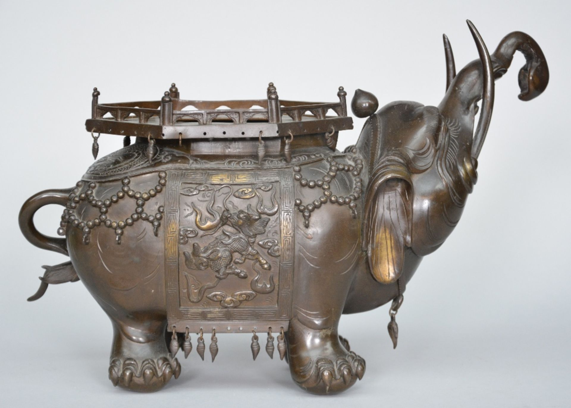 Oriental bronze Chinese incense burner, elephant shaped, Qilin and dragon relief decorated, - Image 6 of 15