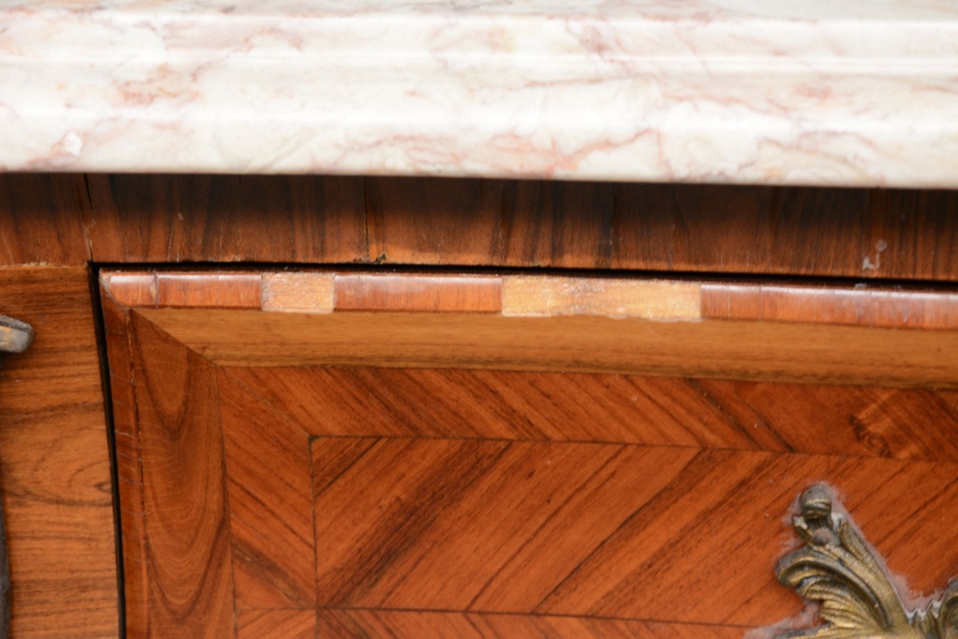 A Regency-style rosewood-marquetry commode with a marble top and fine bronze mounts, H 88 - W - Image 7 of 8