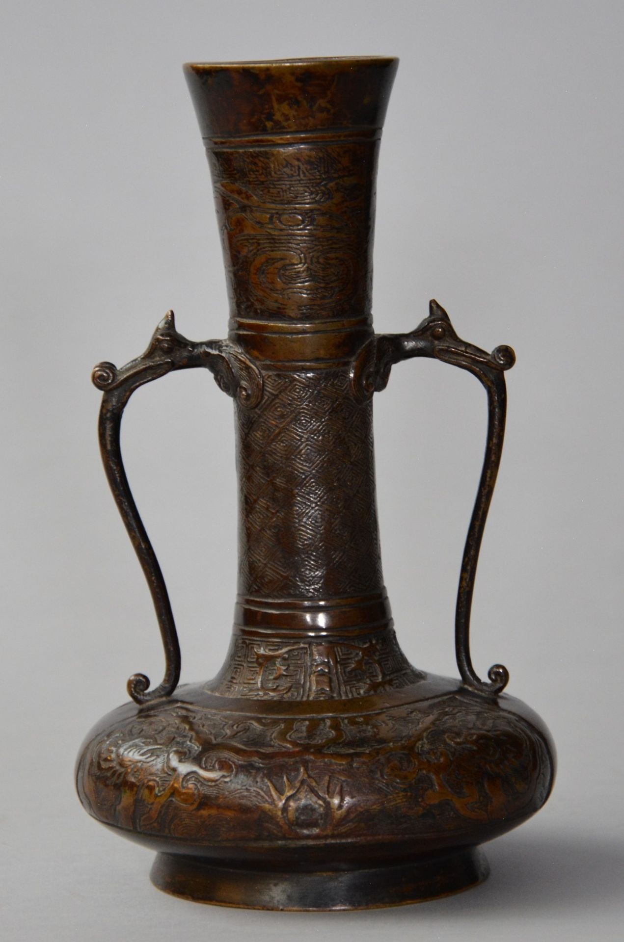 An archaic Chinese bronze vase with relief decoration of dragons, H 23,5 cm - Image 3 of 6