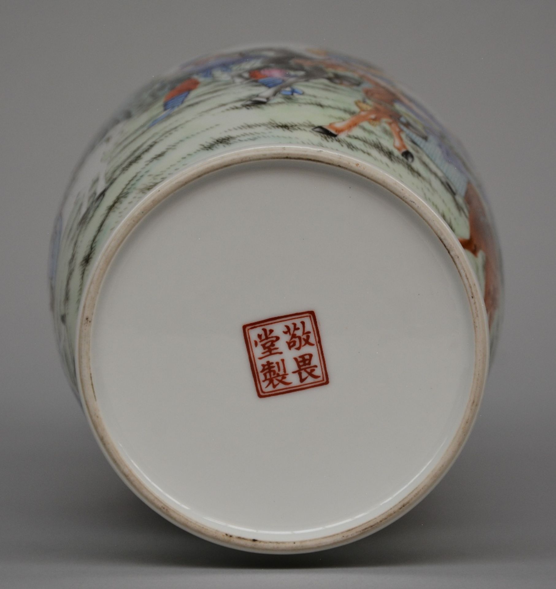 A Chinese polychrome decorated vase, painted with a hunting scene, marked, 20thC, H 36,5 cm - Image 8 of 9