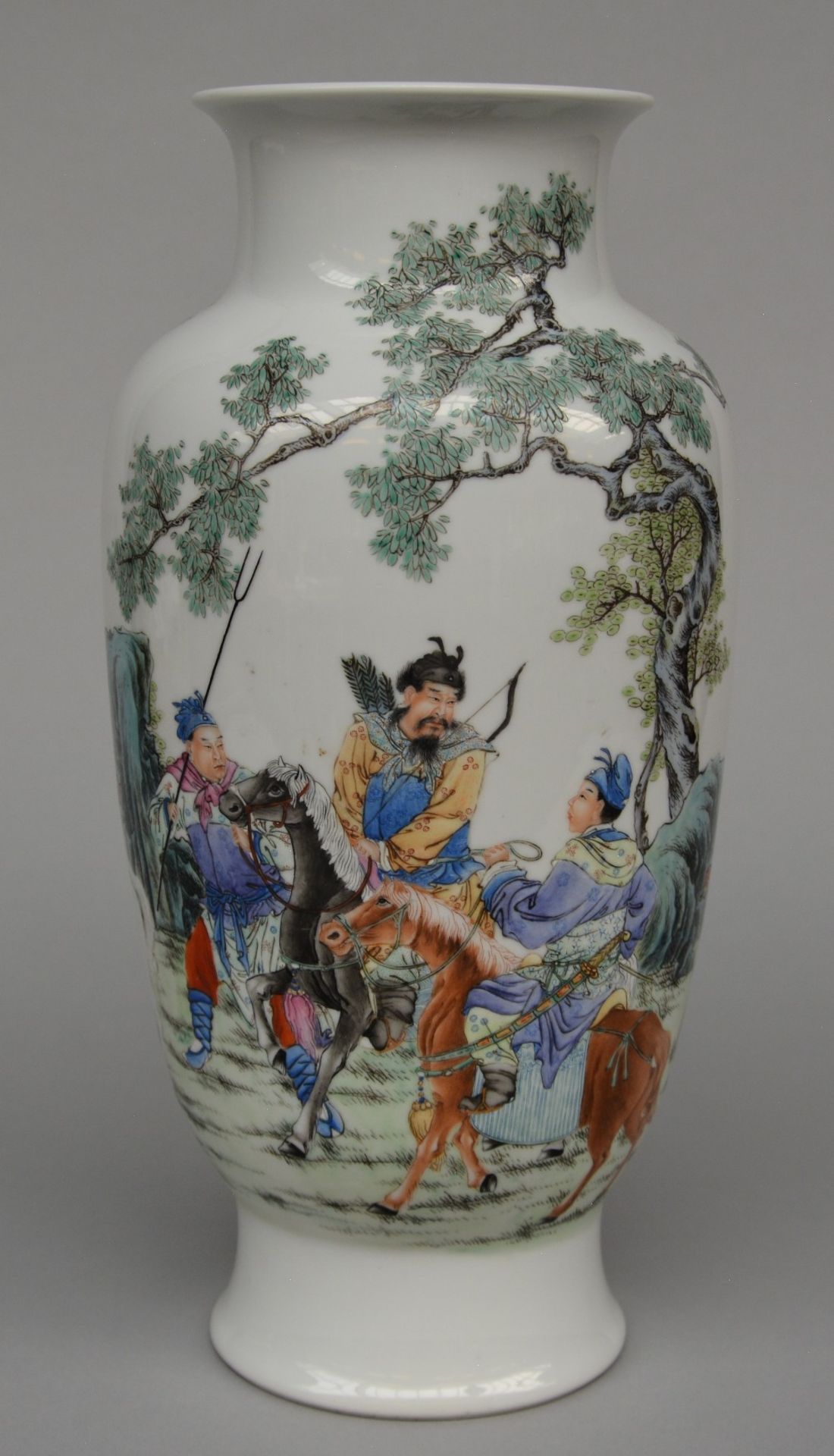 A Chinese polychrome decorated vase, painted with a hunting scene, marked, 20thC, H 36,5 cm