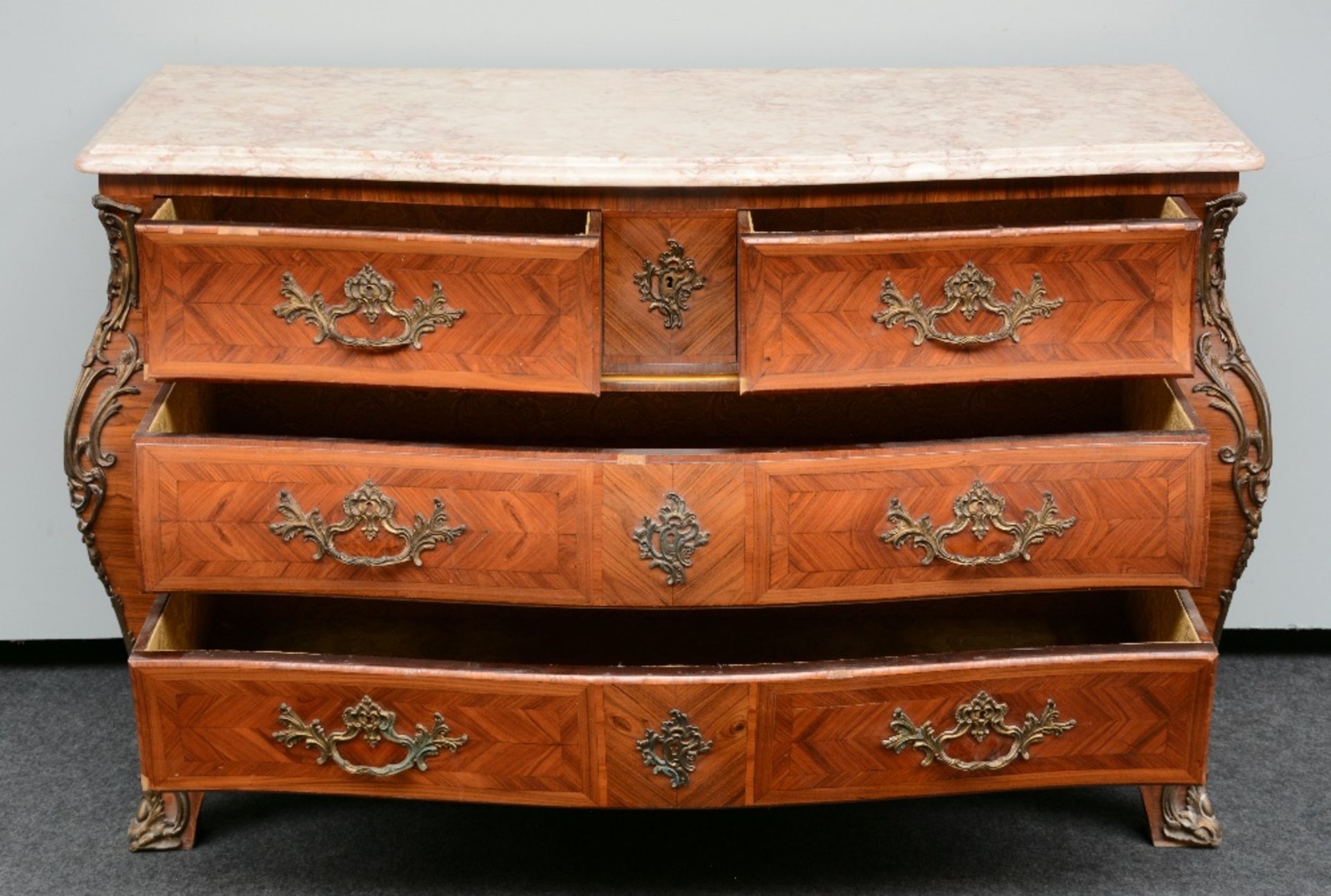 A Regency-style rosewood-marquetry commode with a marble top and fine bronze mounts, H 88 - W - Image 6 of 8