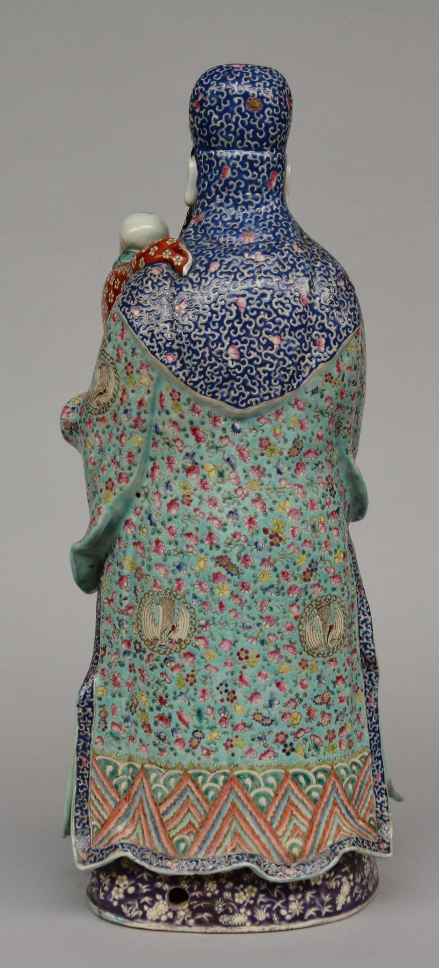 A Chinese Fu Xing figure, polychrome decorated, marked, ca. 1900, H 60,5 cm - Image 3 of 7