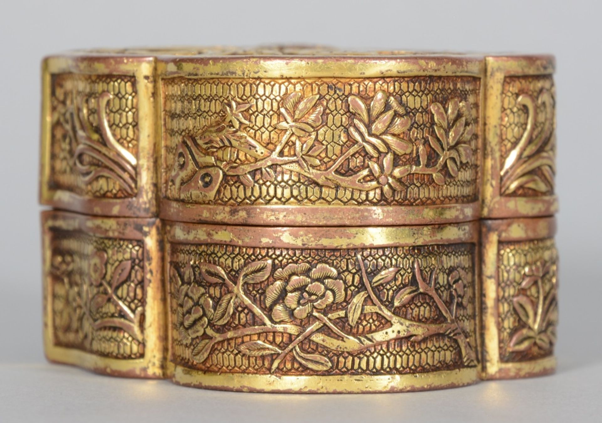 A Chinese gilt bronze box with cover, relief decorated with a dragon, a phoenix and flowers, - Image 3 of 8