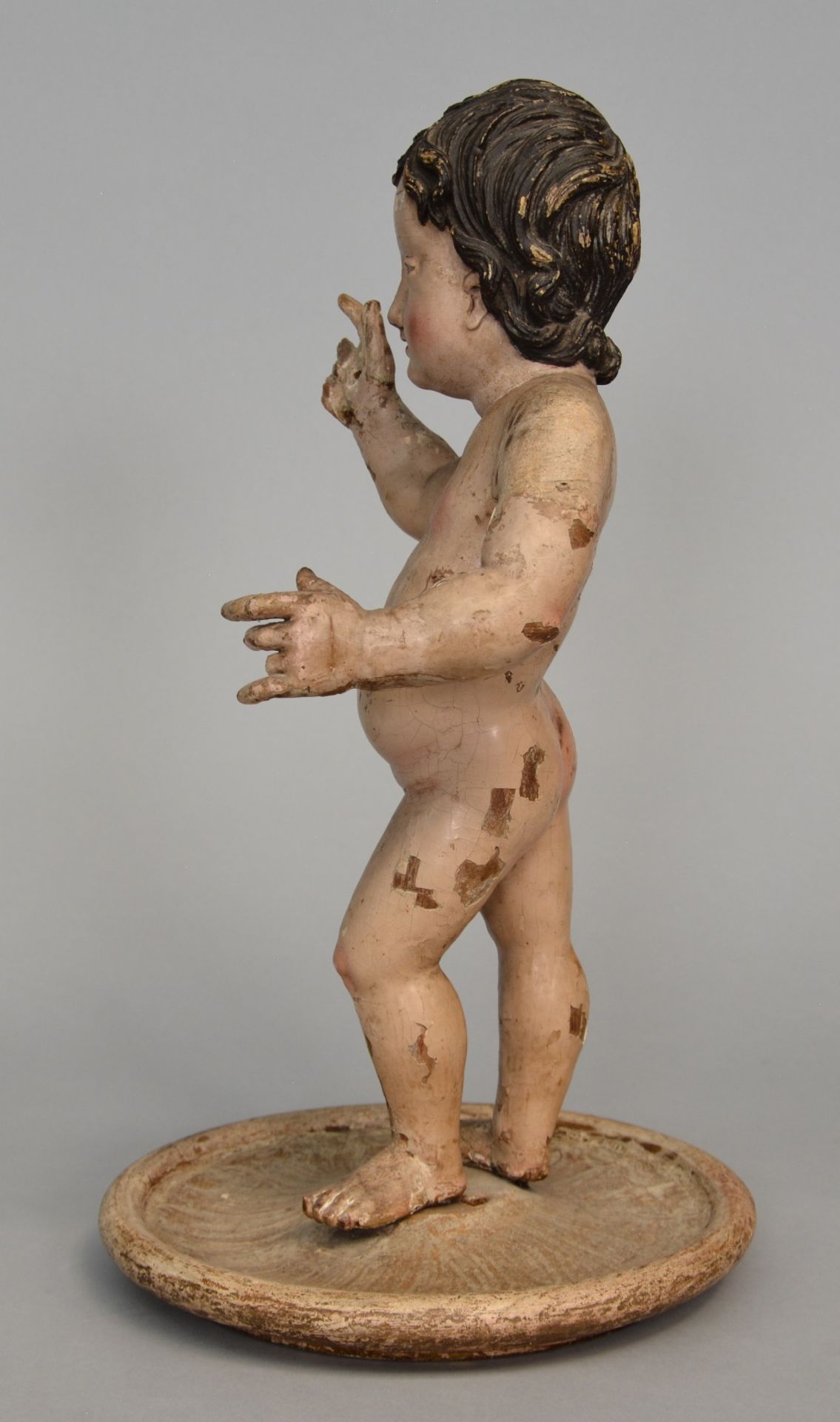 A Jesus figurine in polychromed wood, The Netherlands, early 18thC, H 40,5 cm - Bild 2 aus 9