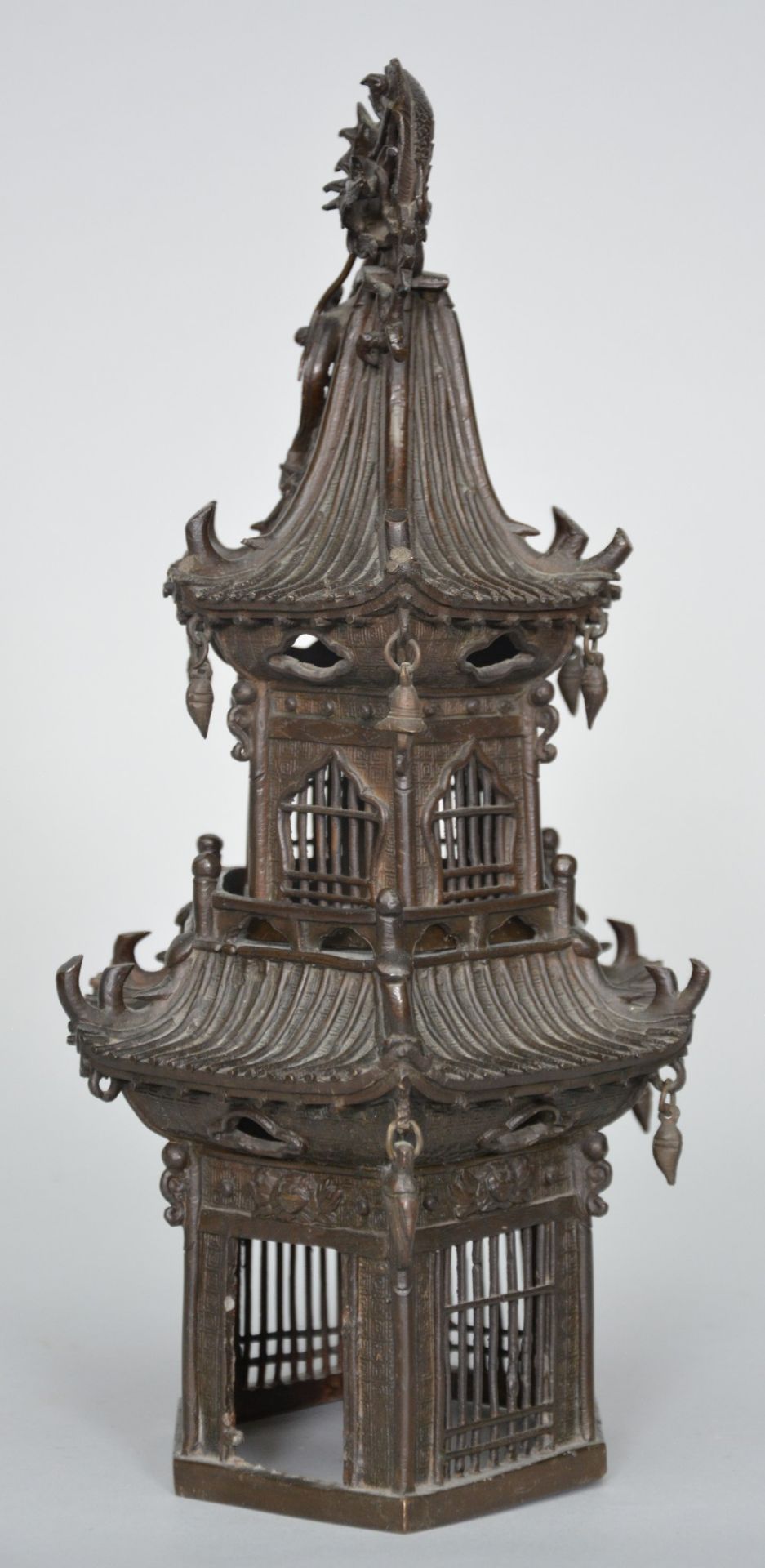 Oriental bronze Chinese incense burner, elephant shaped, Qilin and dragon relief decorated, - Image 13 of 15
