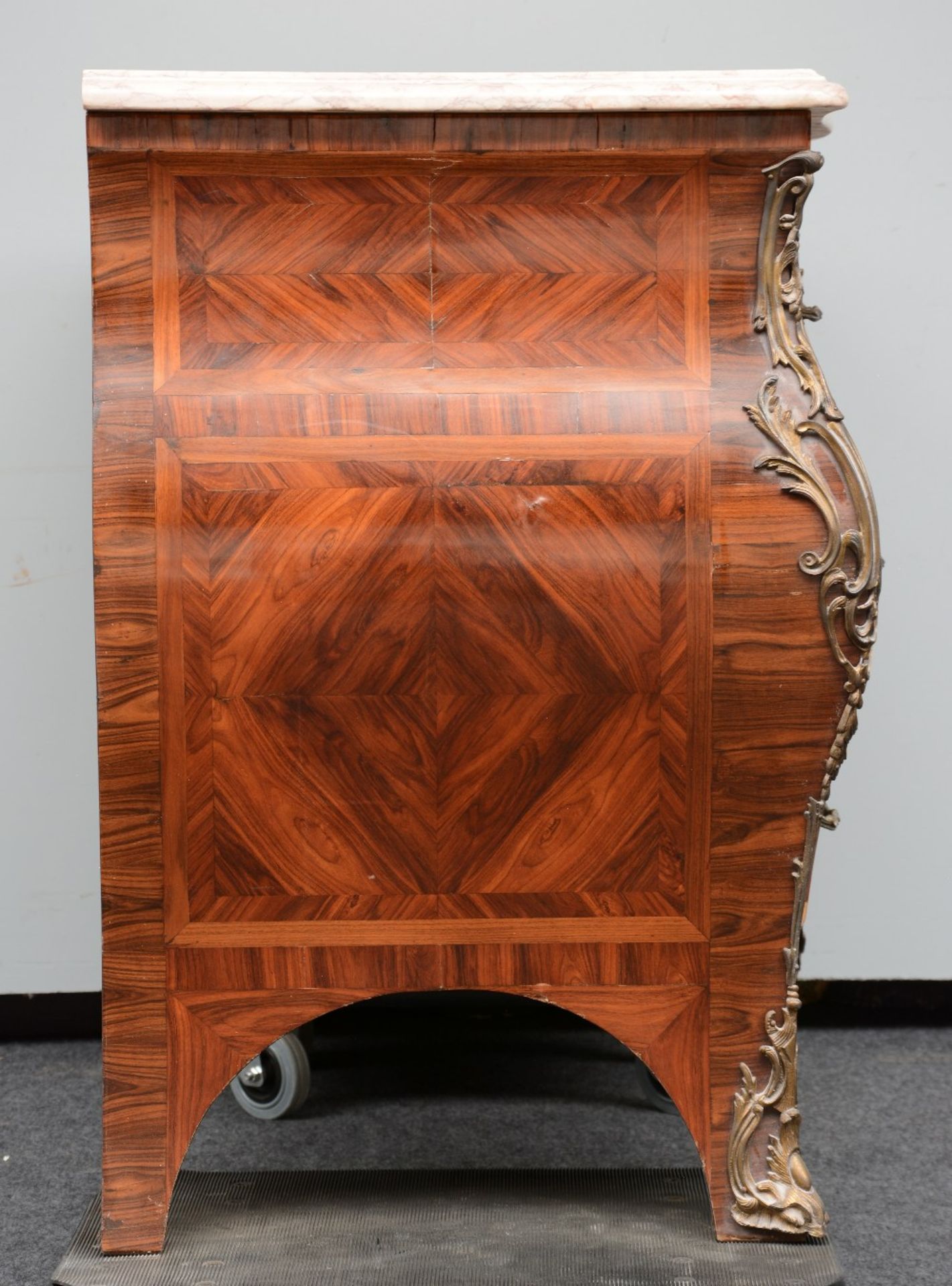 A Regency-style rosewood-marquetry commode with a marble top and fine bronze mounts, H 88 - W - Image 2 of 8