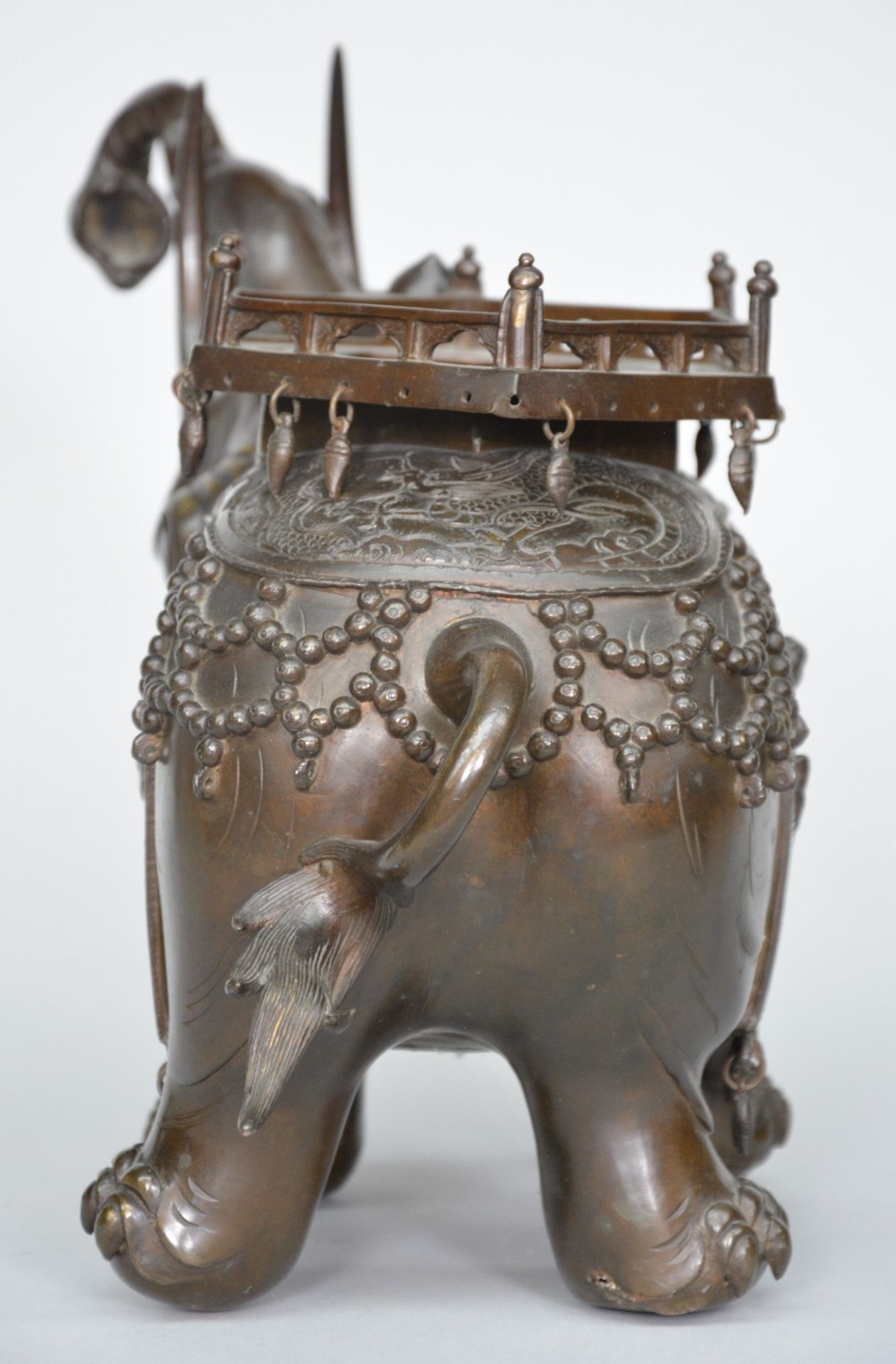 Oriental bronze Chinese incense burner, elephant shaped, Qilin and dragon relief decorated, - Image 5 of 15