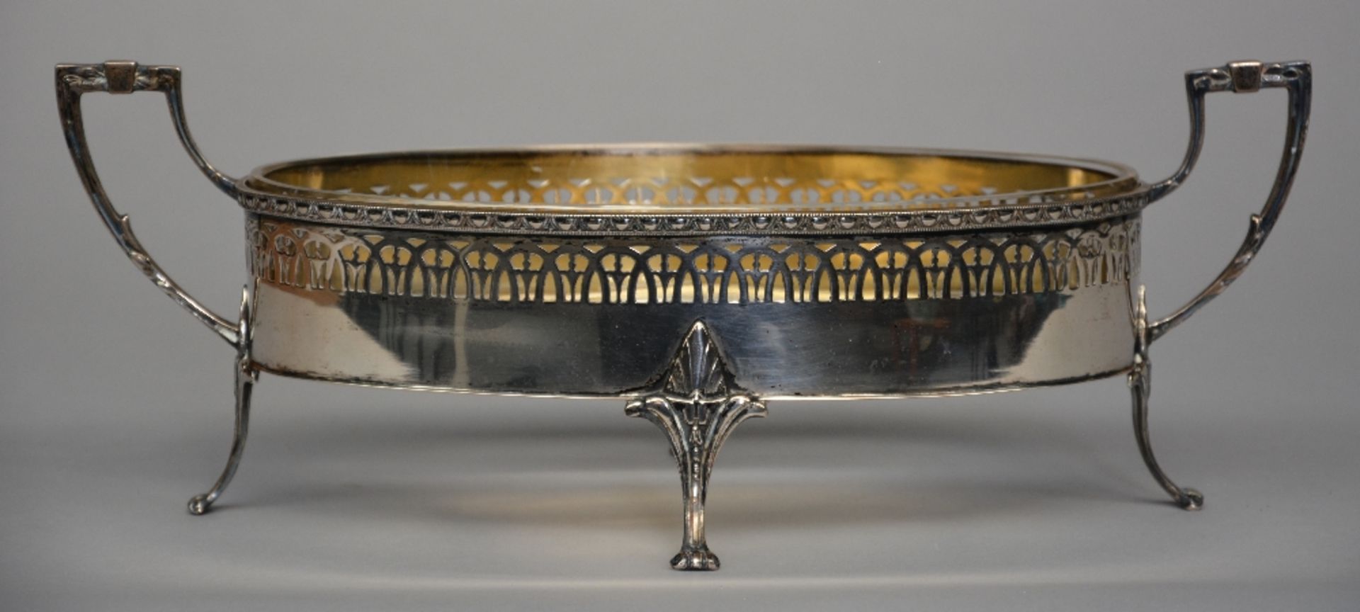 A crystal bowl with a Neoclassical silver mount, 800/000, Germany, ca. 1910, H 12 - W 33 cm -Total