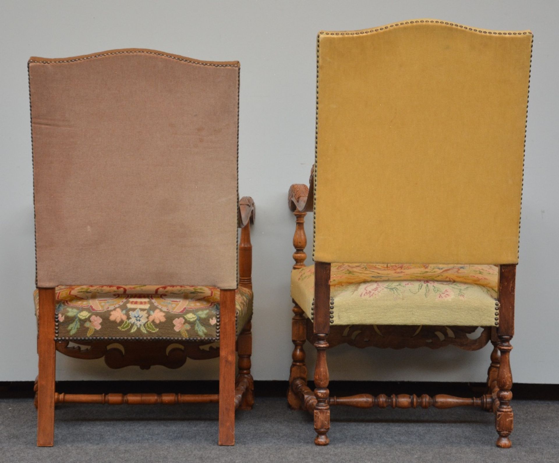 Two richly carved LXV-style armchairs with 'gros point' upholstery, H 111,5 / 119,5 - W 68 cm - Bild 3 aus 4