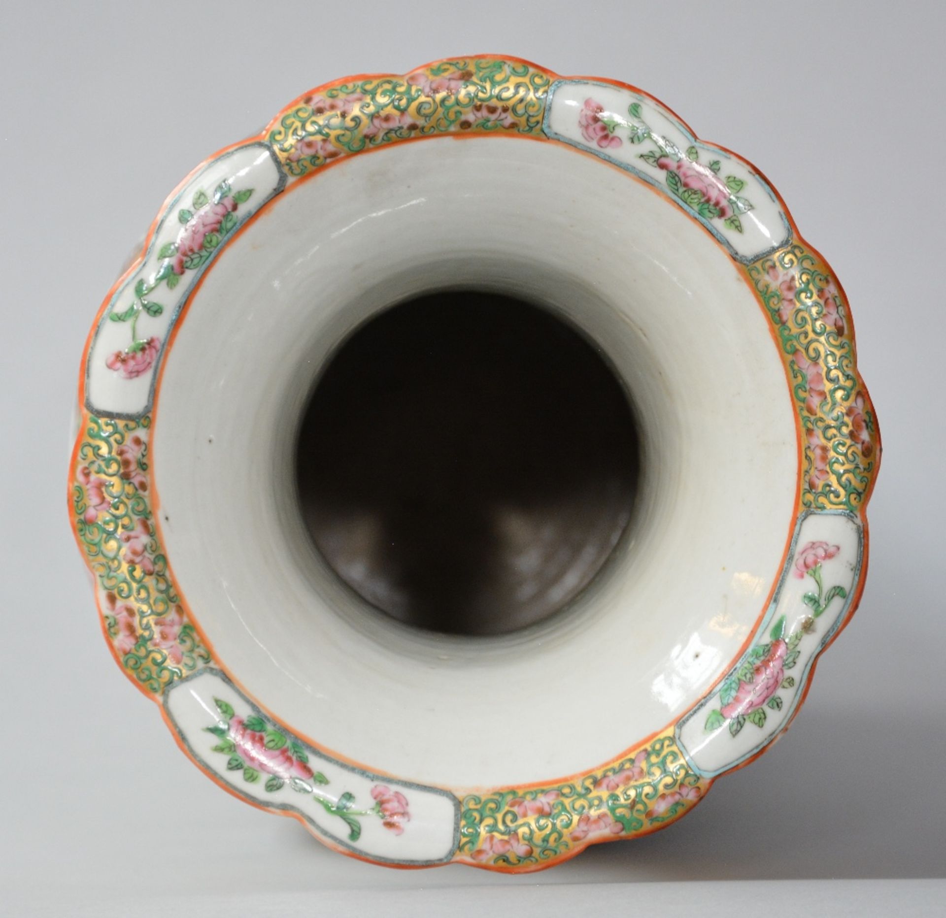 A Chinese Canton vase with relief decoration, 19thC, H 61,5 cm (firing fault in the neck, only - Image 5 of 6