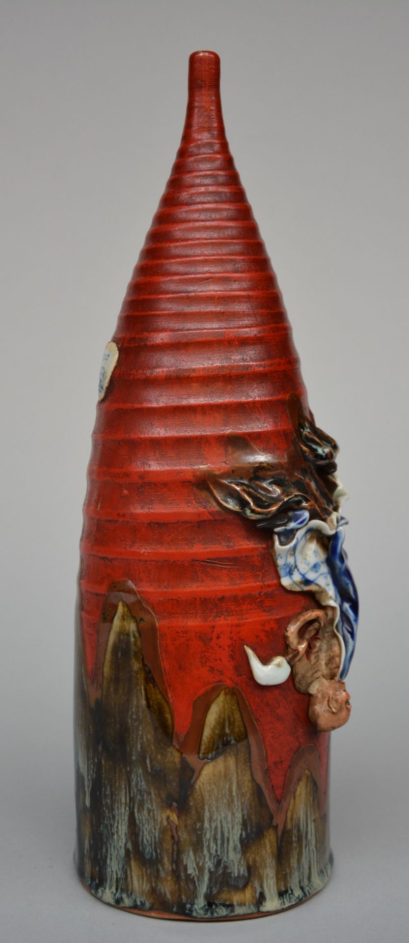 A Sumida Gawa vase, Japan, flambé glazed, polychrome and relief decorated with figures, marked, - Bild 2 aus 10