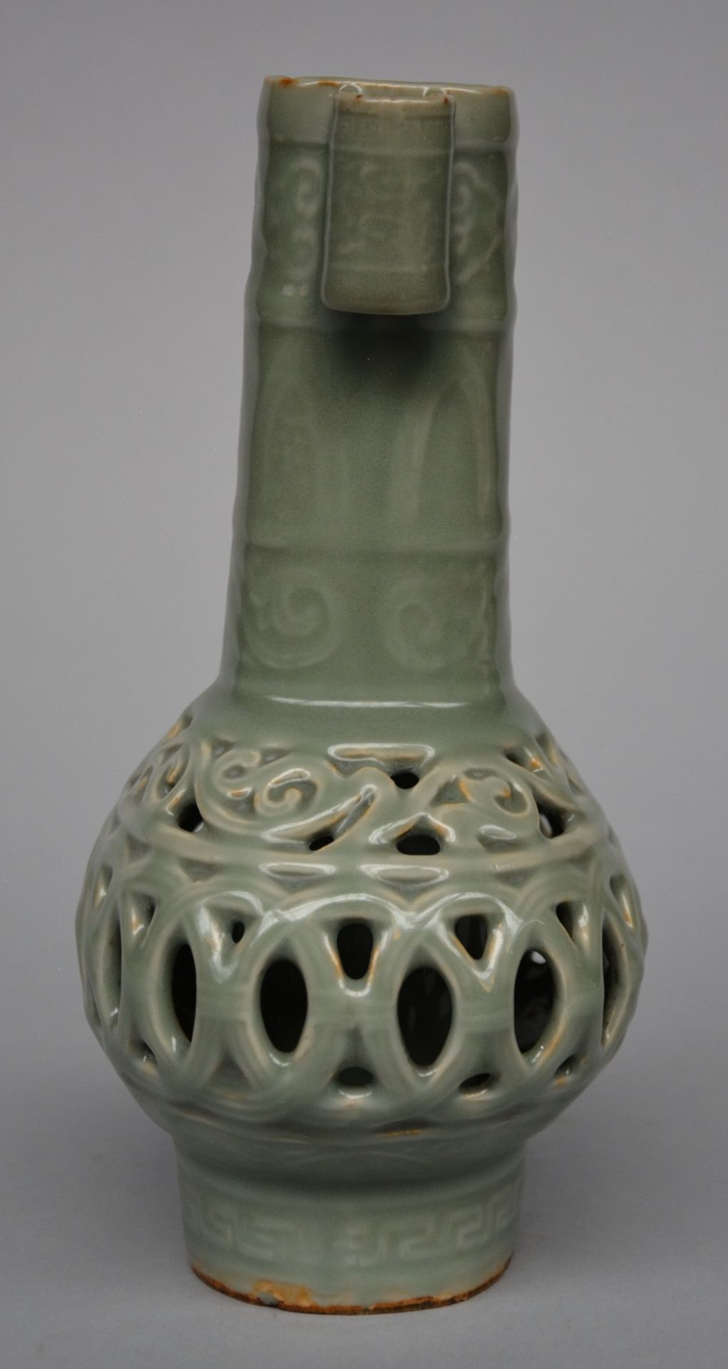 A Chinese archaic pierced "Song" vase, H 26 cm - Image 2 of 8