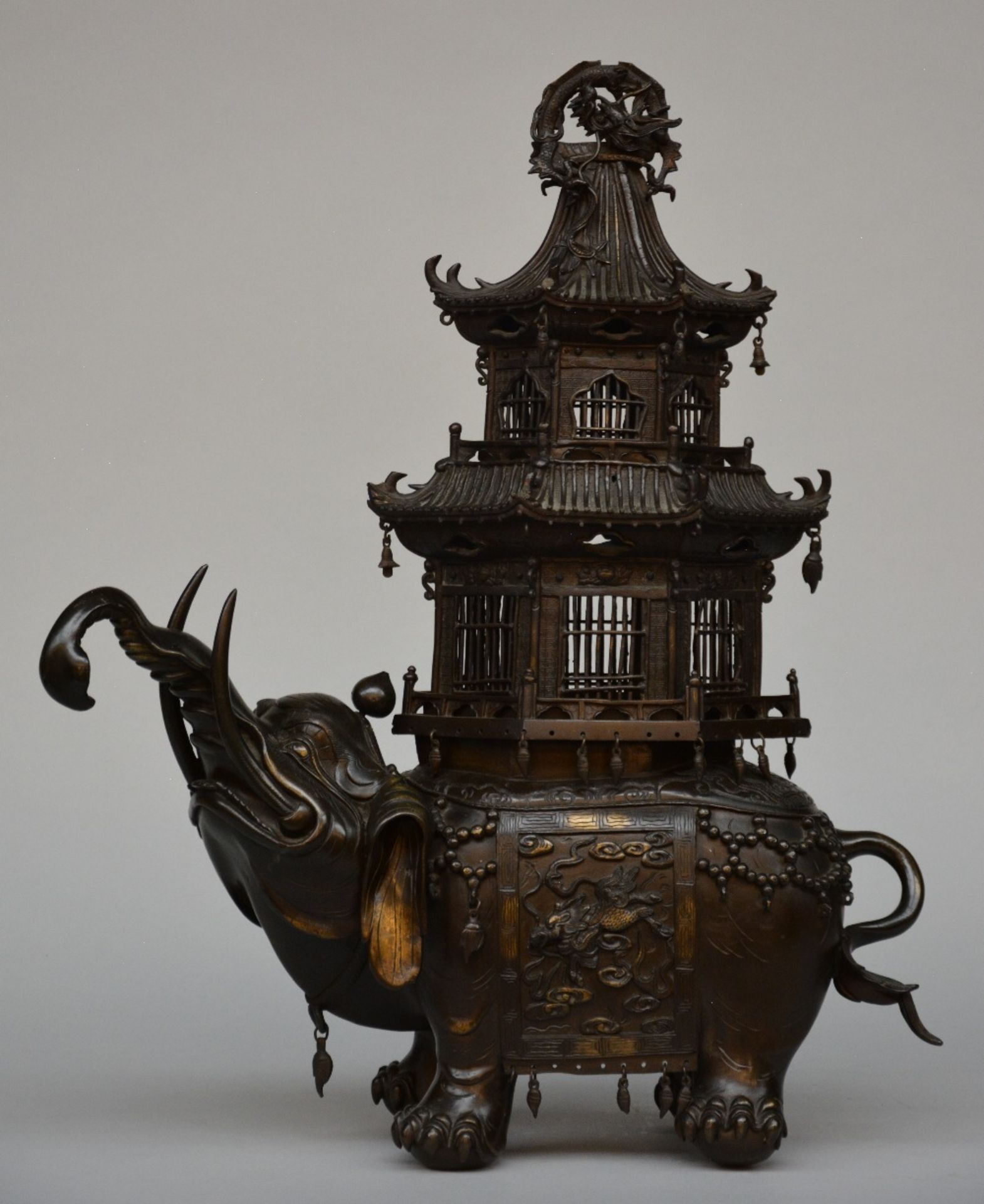 Oriental bronze Chinese incense burner, elephant shaped, Qilin and dragon relief decorated, - Image 2 of 15