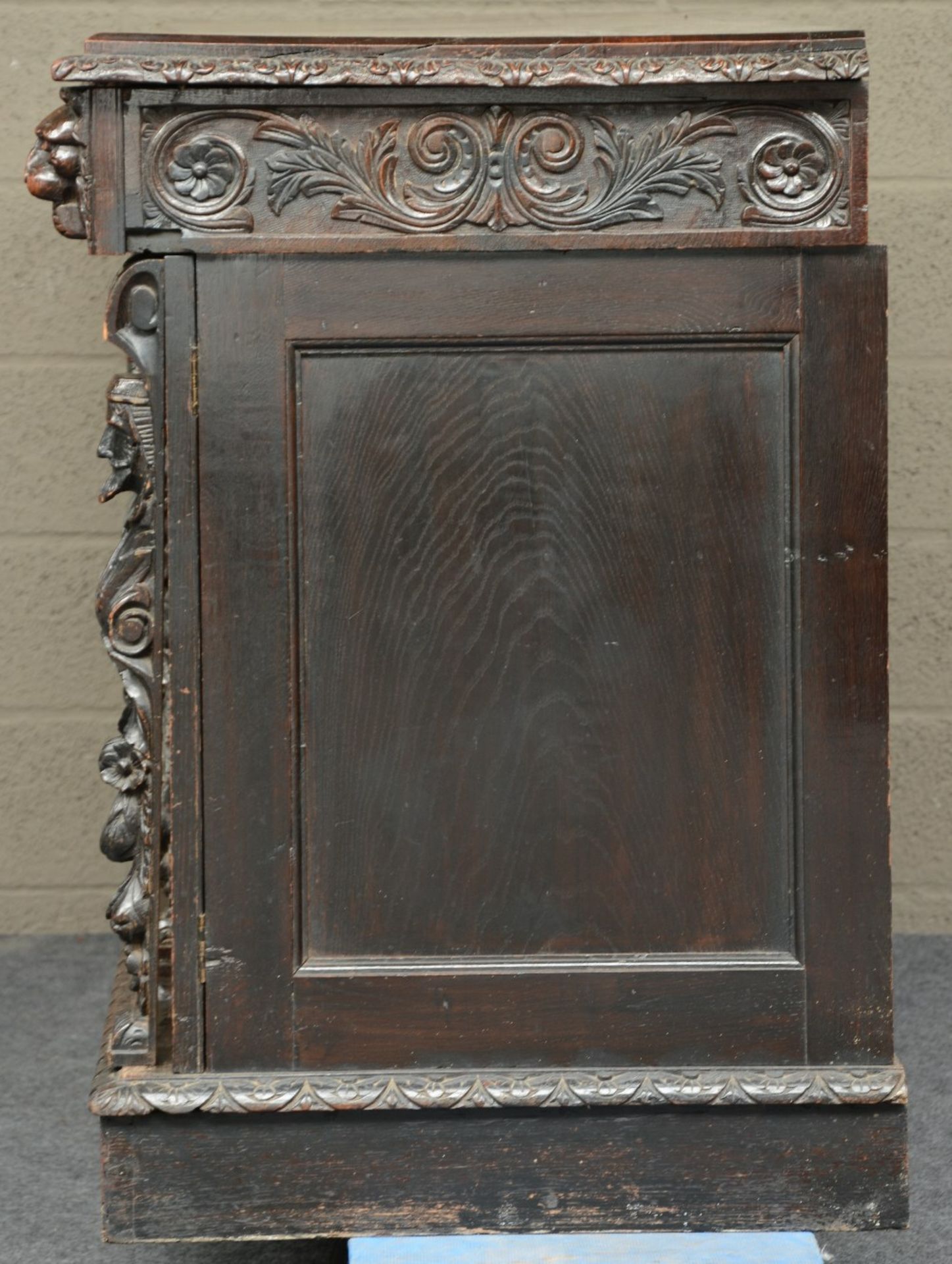 A richly carved oak late Victorian renaissance revival cupboard, H 200 - W 181,5 - D 66,5 cm - Bild 6 aus 6