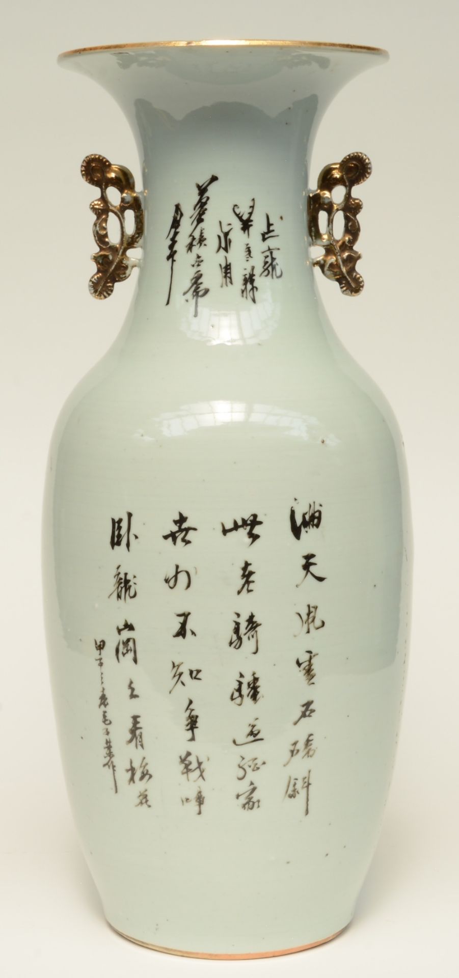 A Chinese polychrome decorated vase depicting a Sage with children, H 57 cm (starcrack on the - Bild 3 aus 7