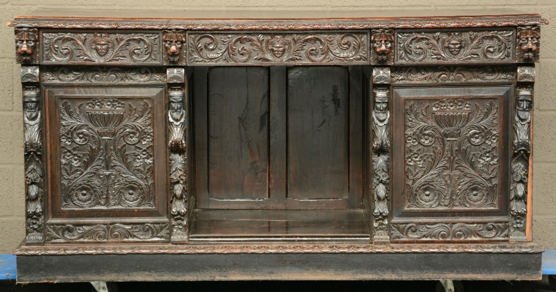 A richly carved oak late Victorian renaissance revival cupboard, H 200 - W 181,5 - D 66,5 cm - Bild 3 aus 6