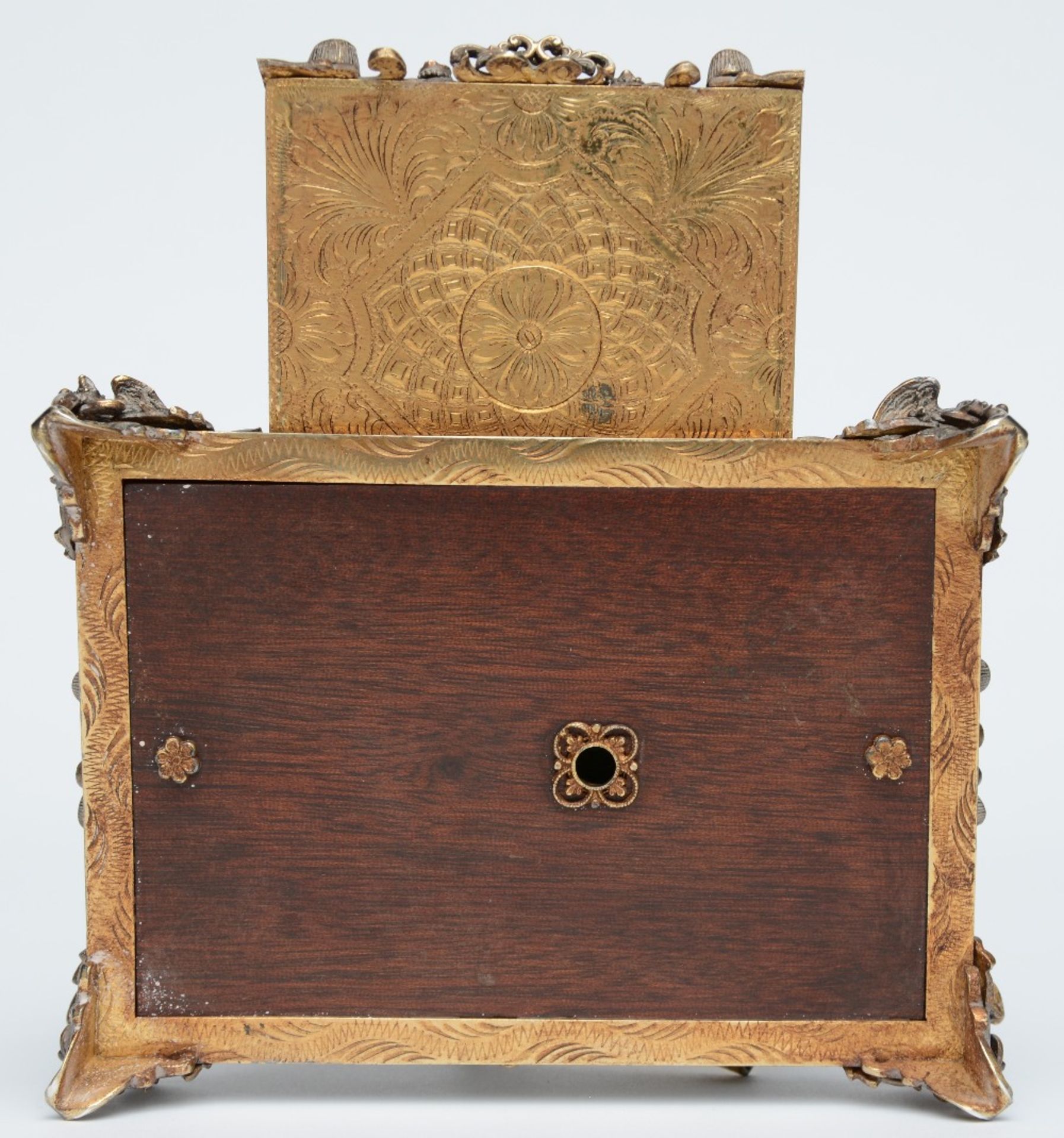 An exceptional gilt silver music box, partially cobalt blue enamelled, ruby set and inlaid with - Bild 8 aus 11