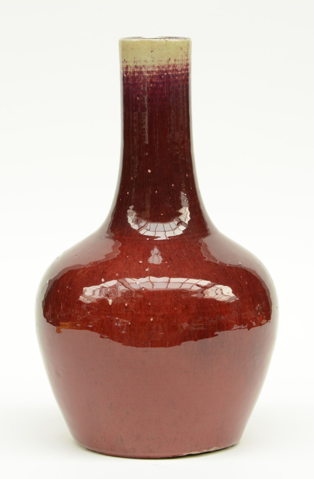 A Chinese sang de boeuf bottle vase, H 38,5 cm (chips on the bottom and a firing fault on the rim) - Bild 3 aus 7