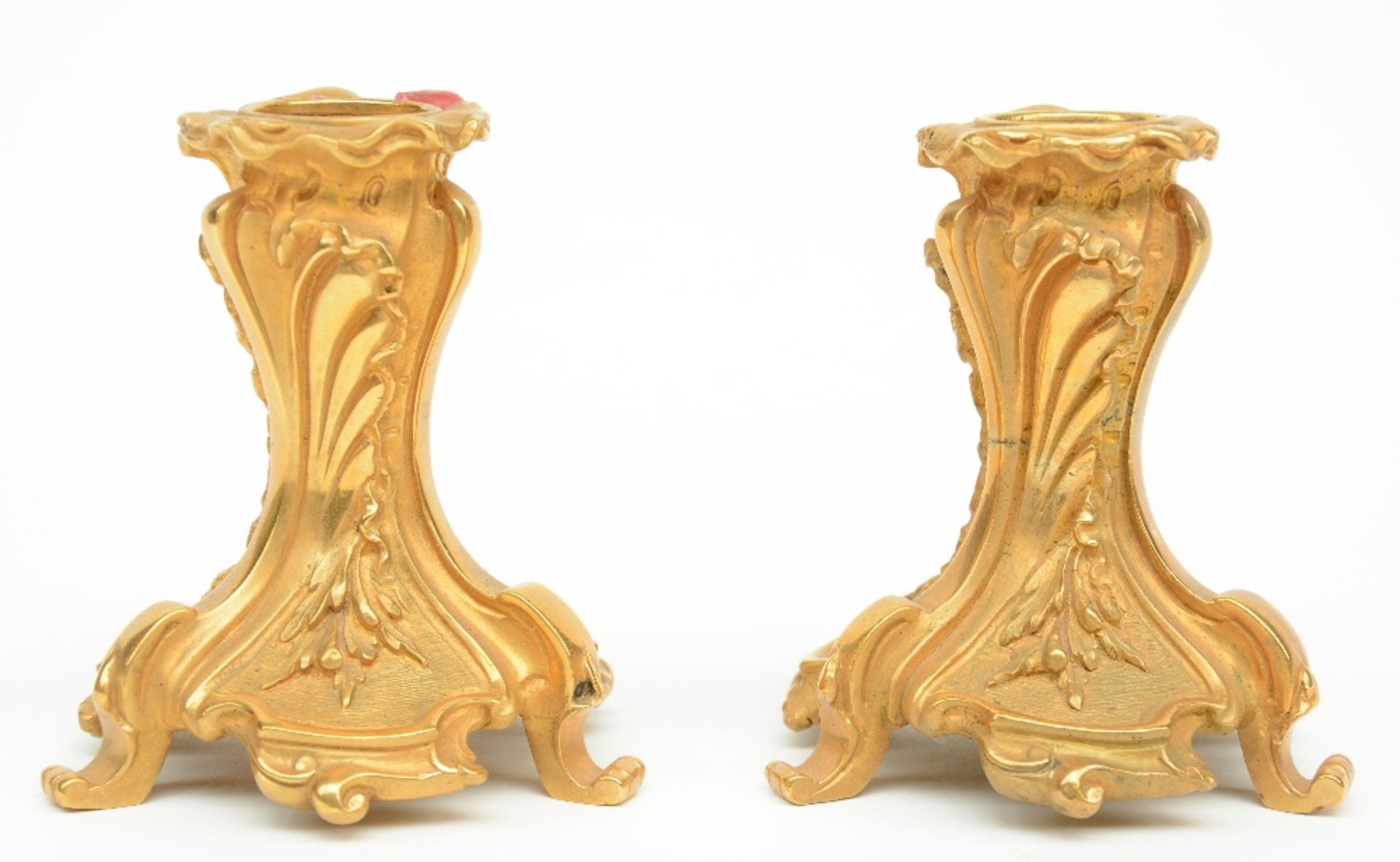 A fine LXV style ormolu bronze ink stand with a ditto pair of candlesticks, 19thC, H 9 - B 19 - D - Bild 5 aus 8