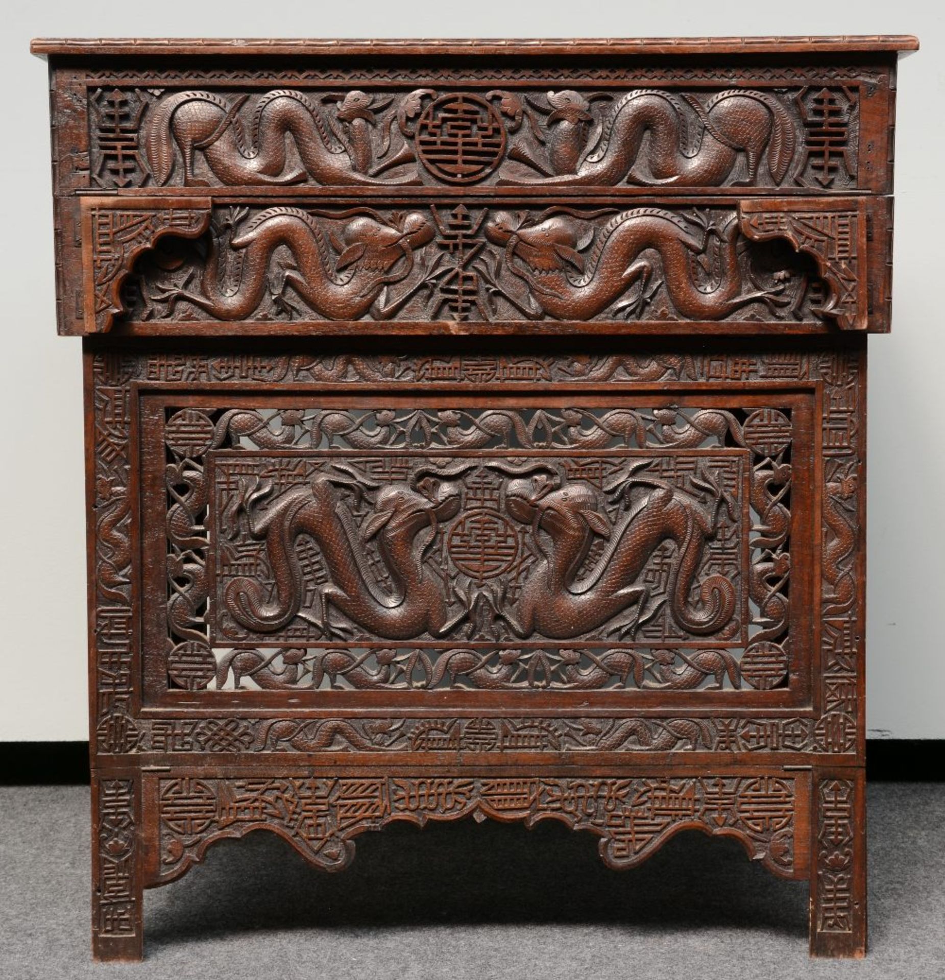 A Chinese carved hardwood travelling desk, relief decorated with dragons and symbols, H 83 - D - Bild 5 aus 8