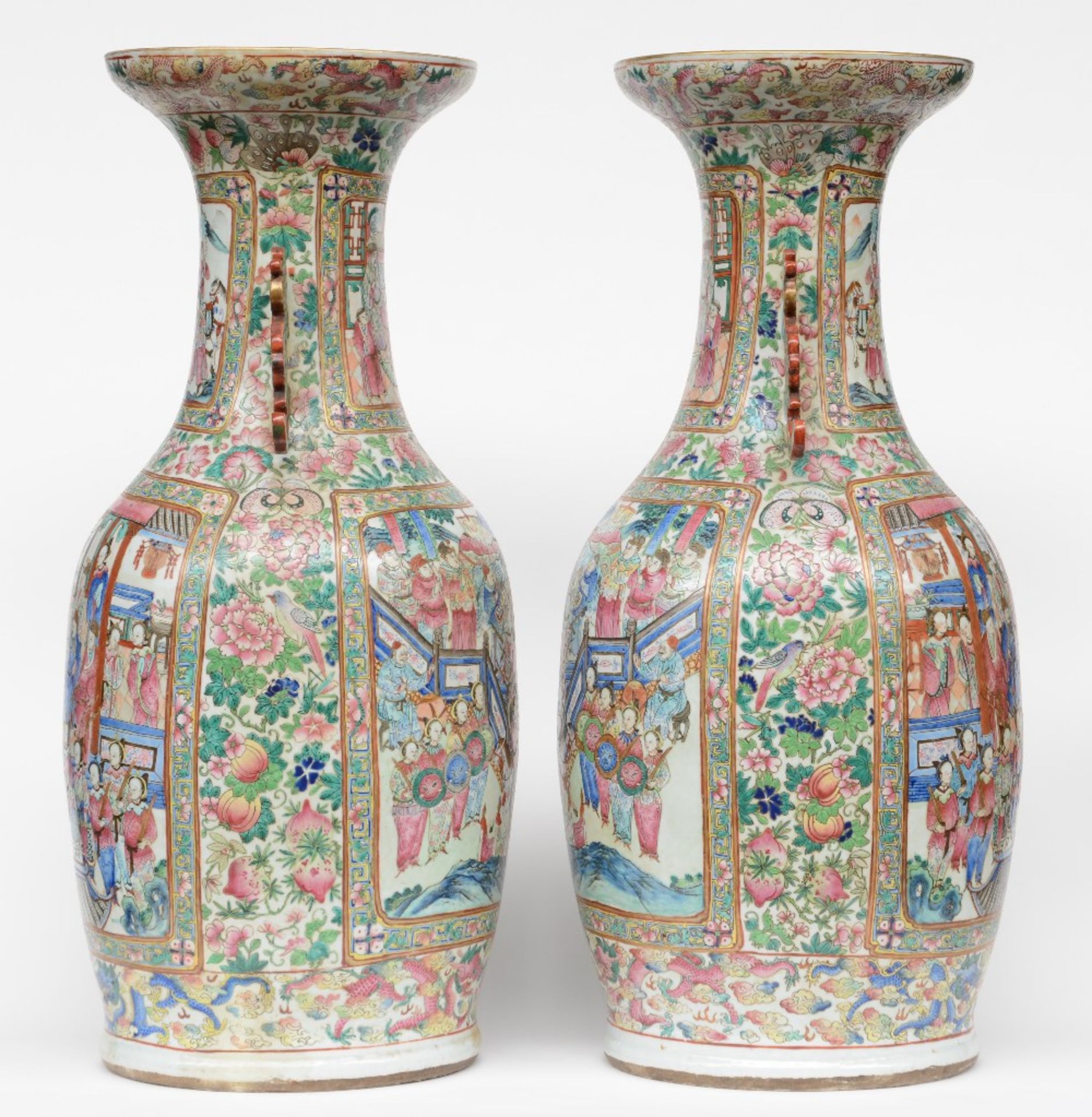 A large pair of Chinese famille rose vases decorated with court scenes, 19thC, H 85,5 - 86 cm (one - Bild 2 aus 13