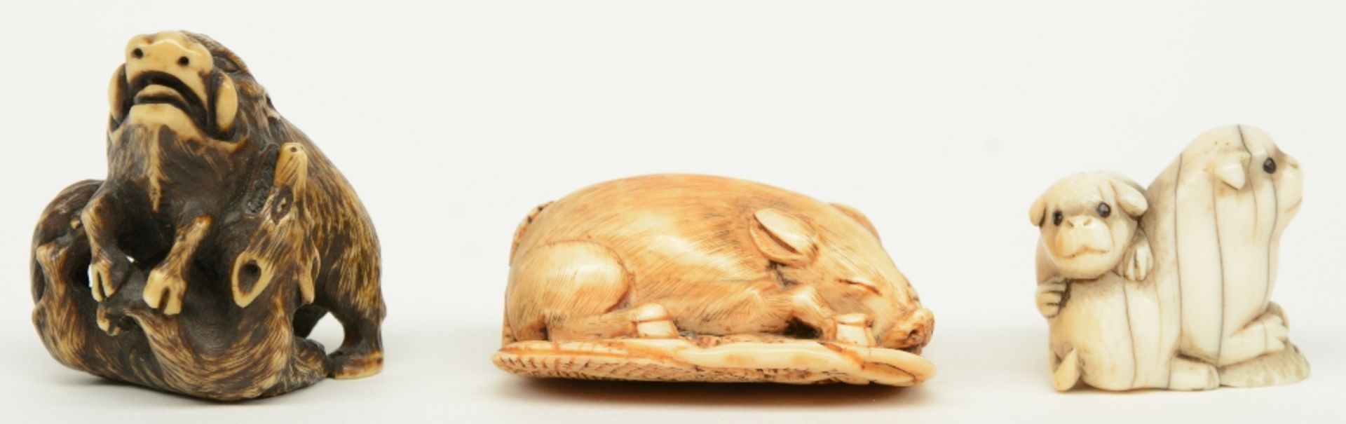 Four late Edo period Japanese ivory katabori-netsuke, in the form of a boar fighting with a fox, a - Bild 2 aus 6